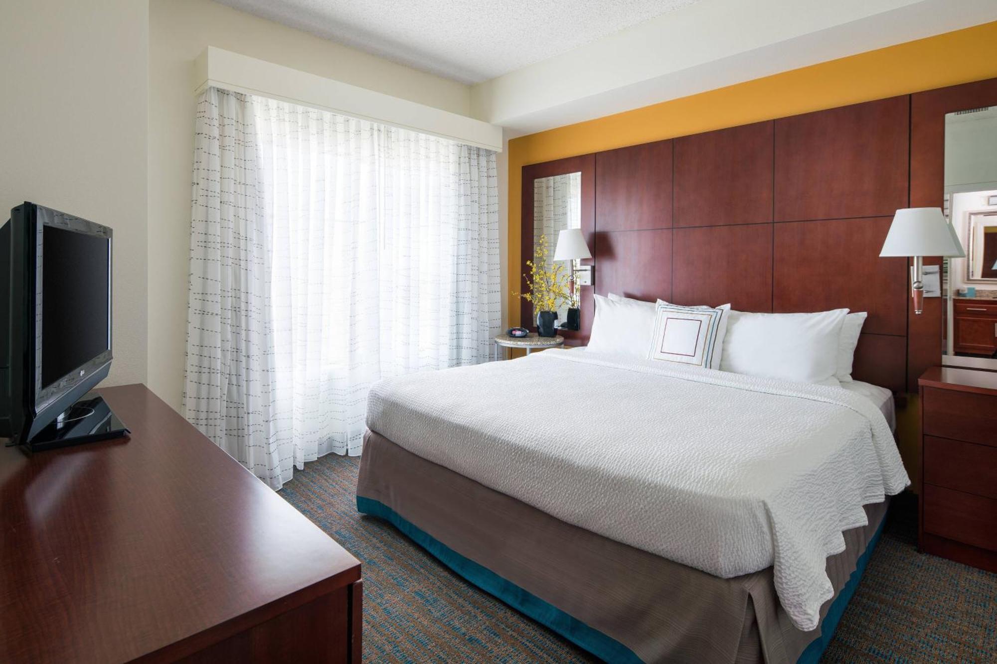 One-Bedroom King Suite