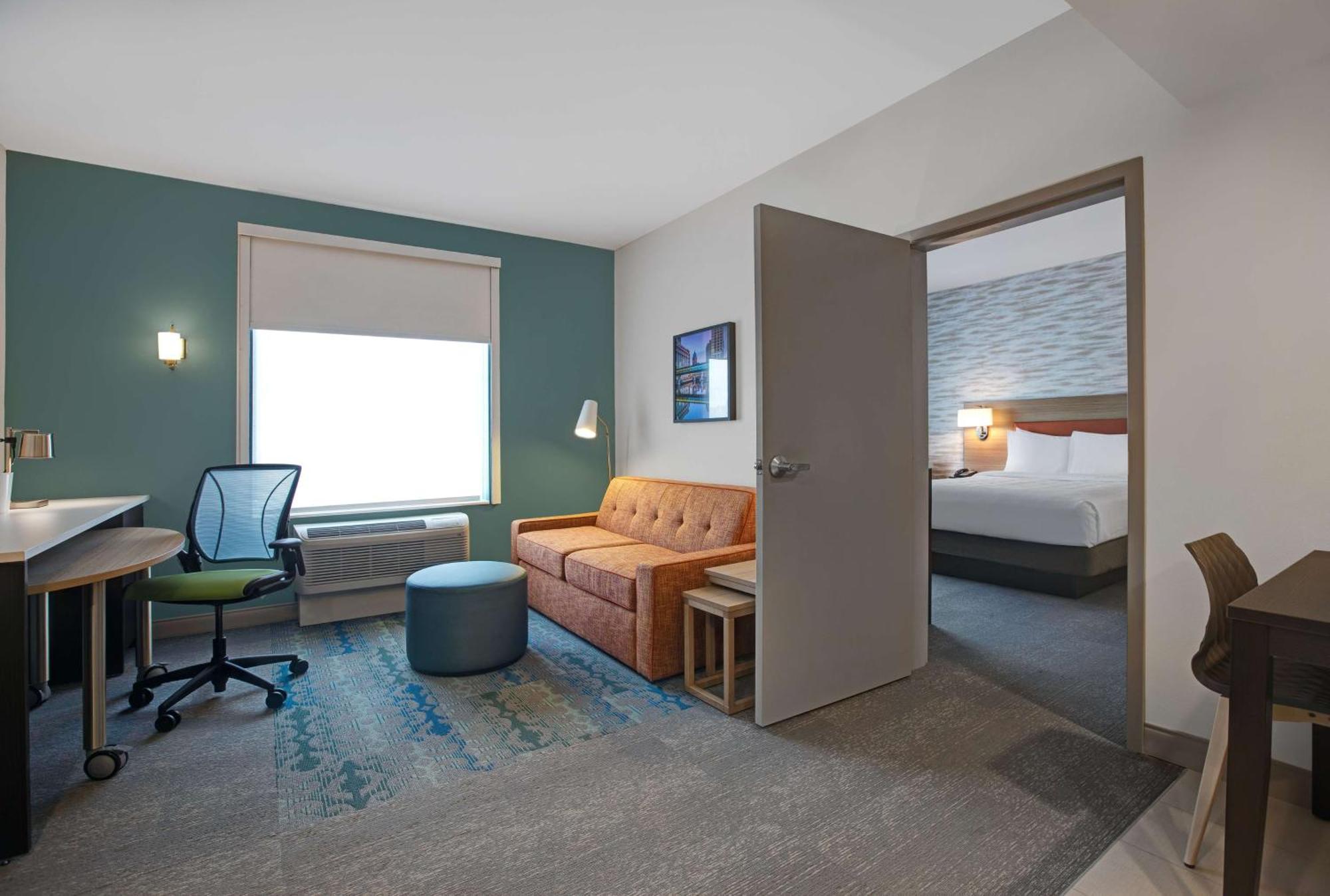 One-Bedroom Queen Suite - Non-Smoking