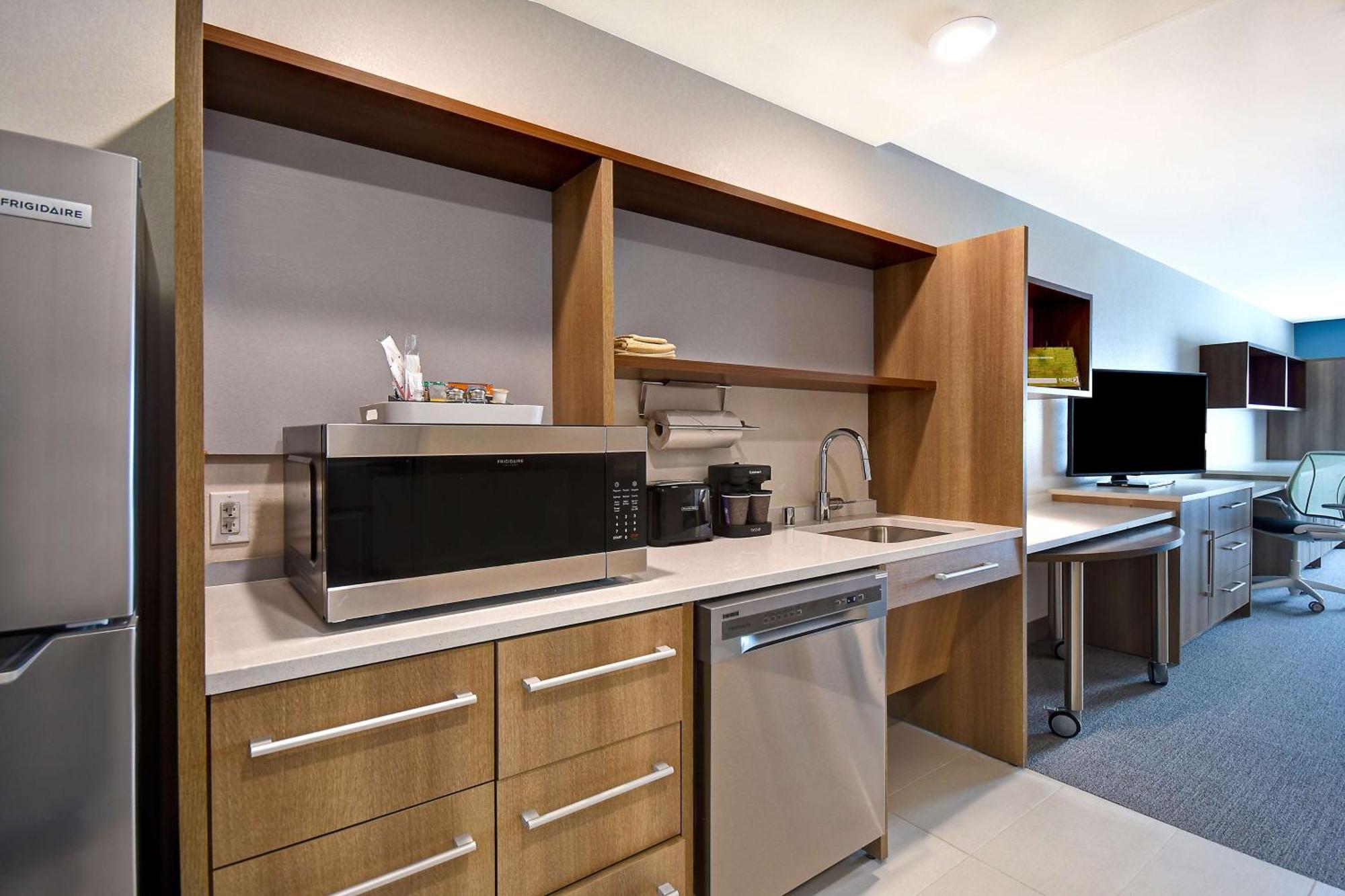 King Studio Suite - Mobility Accessible/Non-Smoking