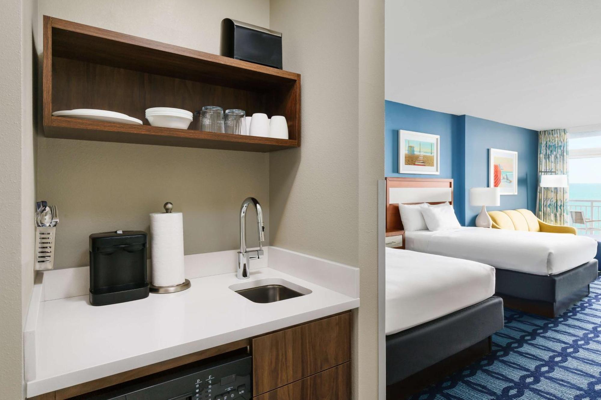 Queen Studio Suite with Ocean View - Hearing Accessible