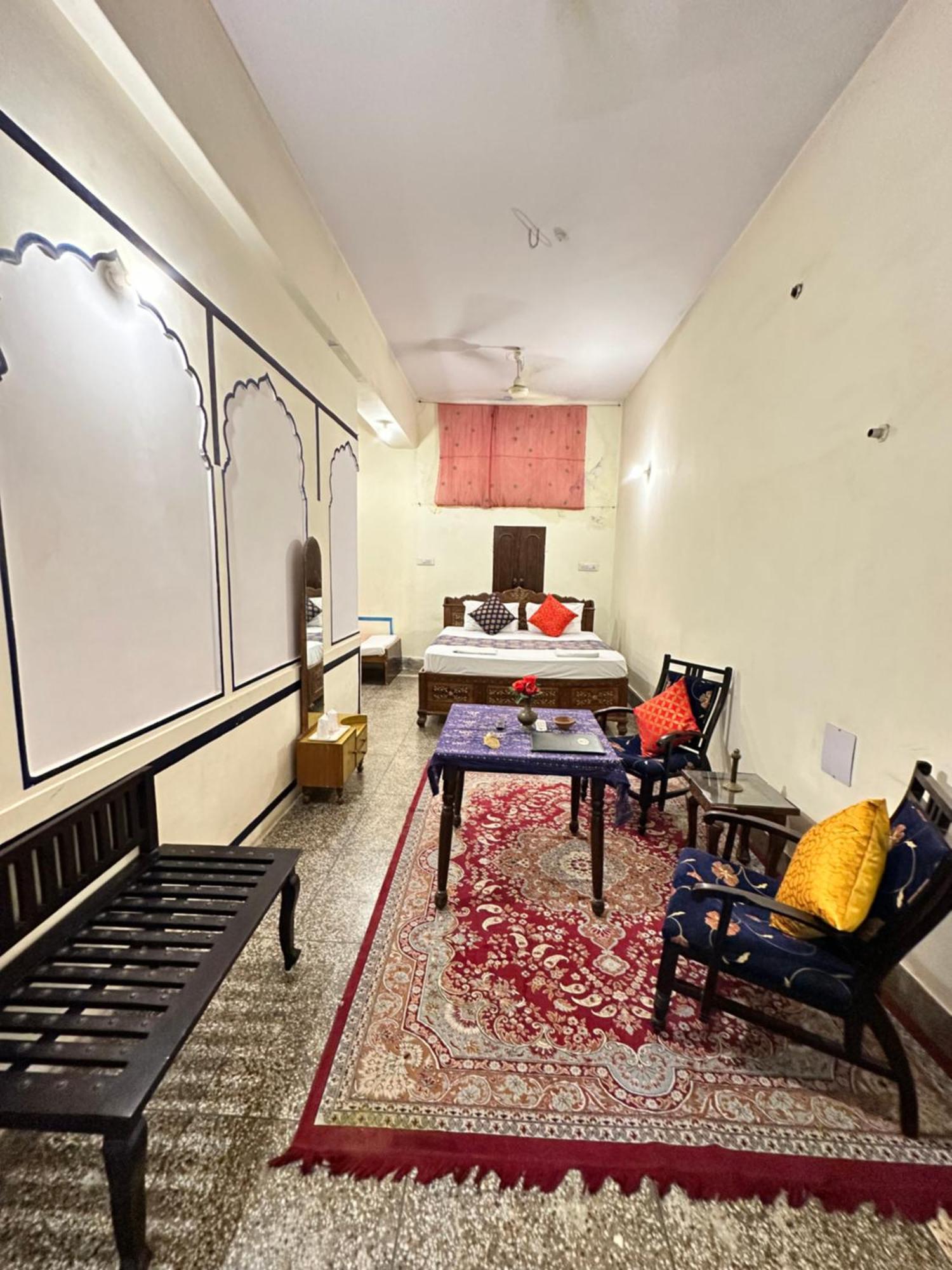 King Room,1555266043:JPEG