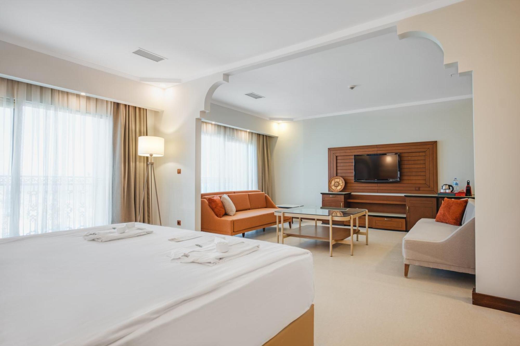 Junior Suite met Zijdelings Uitzicht op Zee