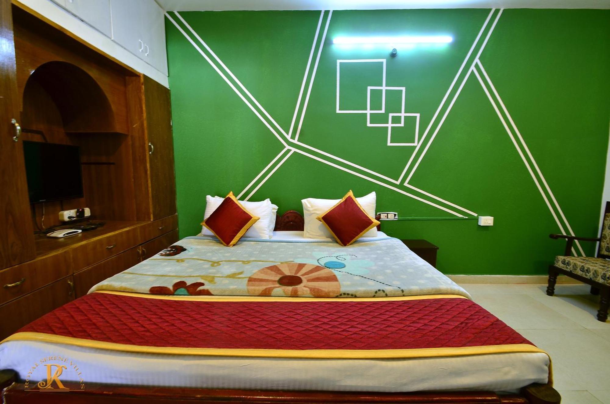 Standard Queen Room