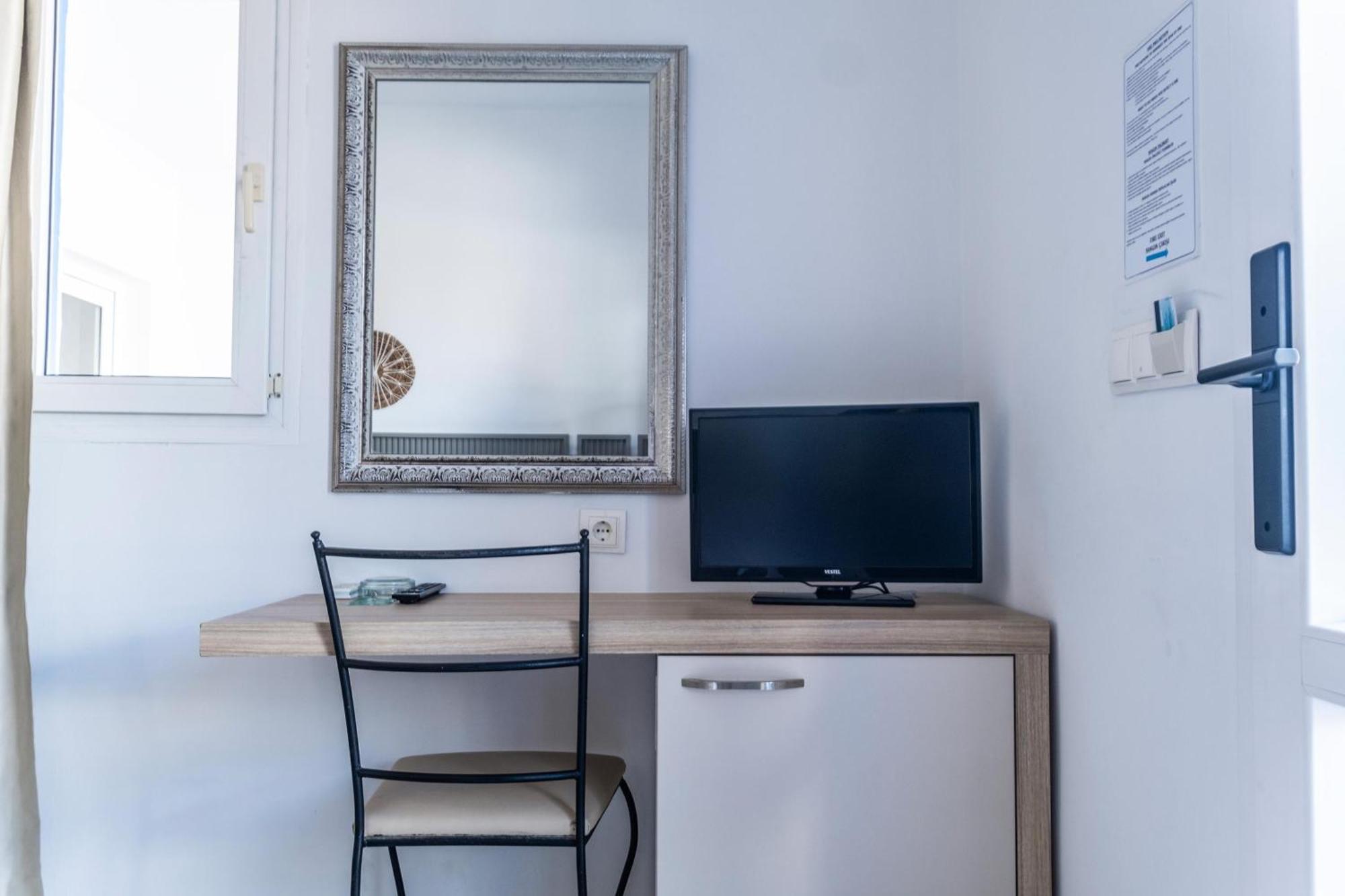 Family Room,1591483592:JPEG