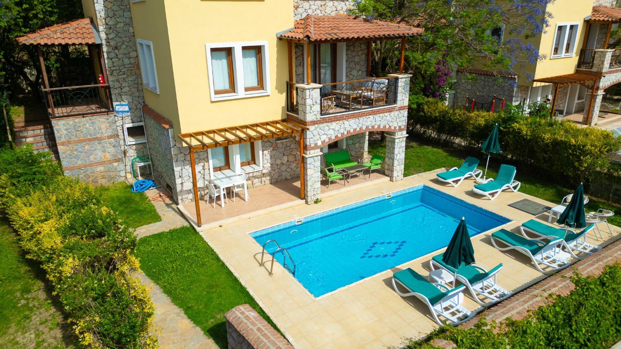 Four-Bedroom Villa Private Pool