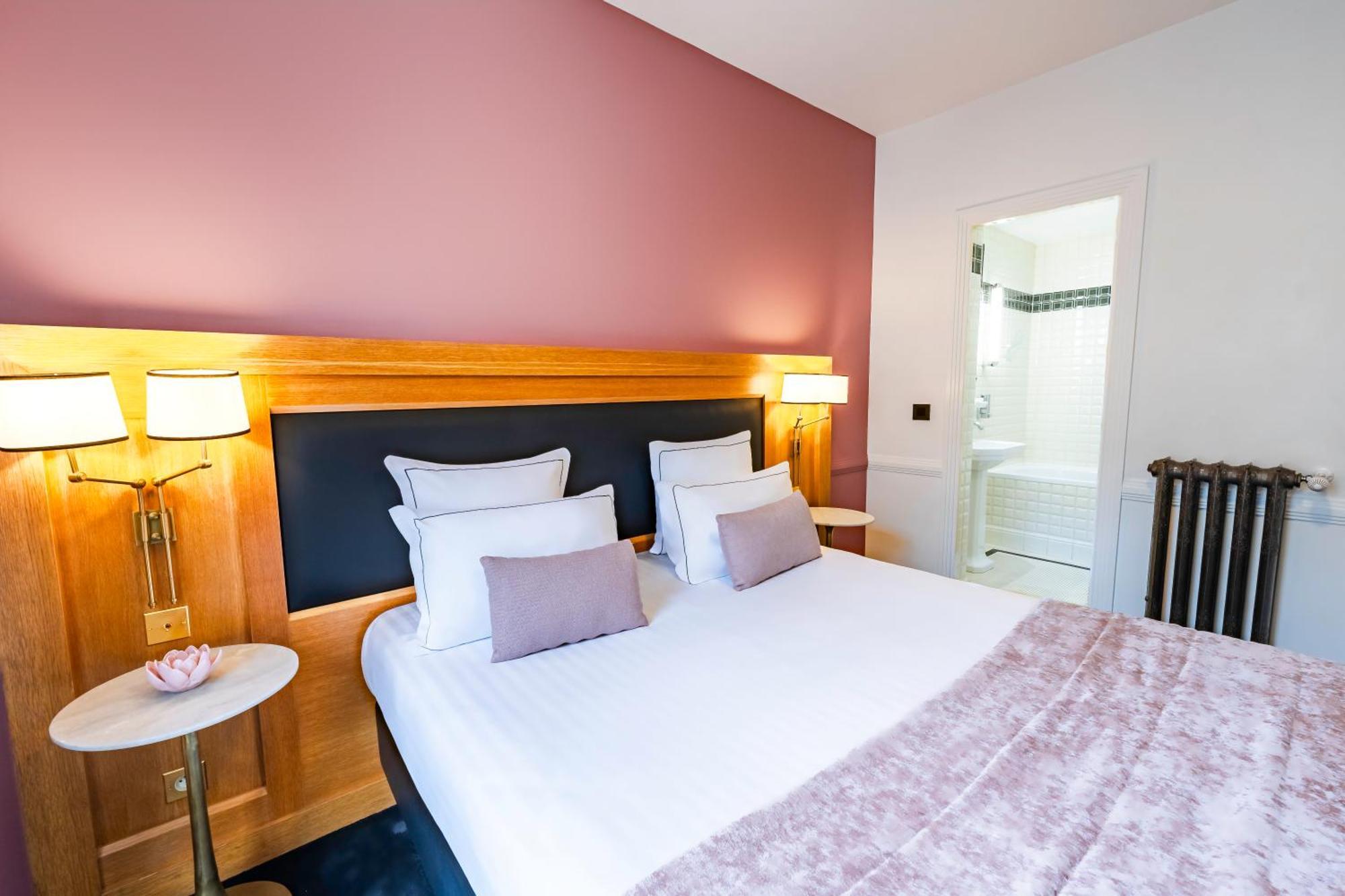 Superior Room with Balcony and Eiffel Tower View