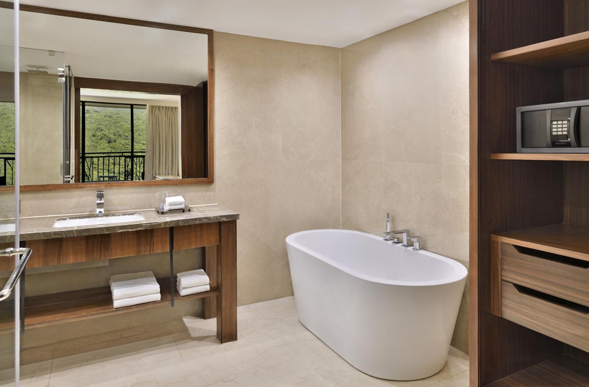 One-Bedroom Signature King Suite with Balcony and Valley View
