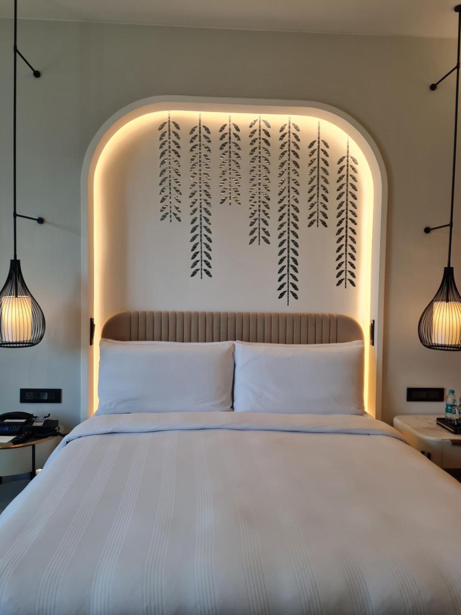 Classic Room: 20% off on food,soft beverages, laundry & local transportation(upto 10 km); enjoy 90-min spa at 60mins spa price; BOGO offer on select beverages(5–8 pm) at Connexions Bar;3-course meal at House of Han-T&C apply