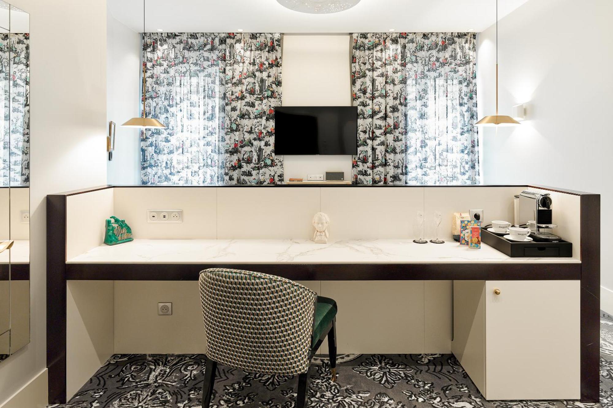 Deluxe King Room - Afterworks