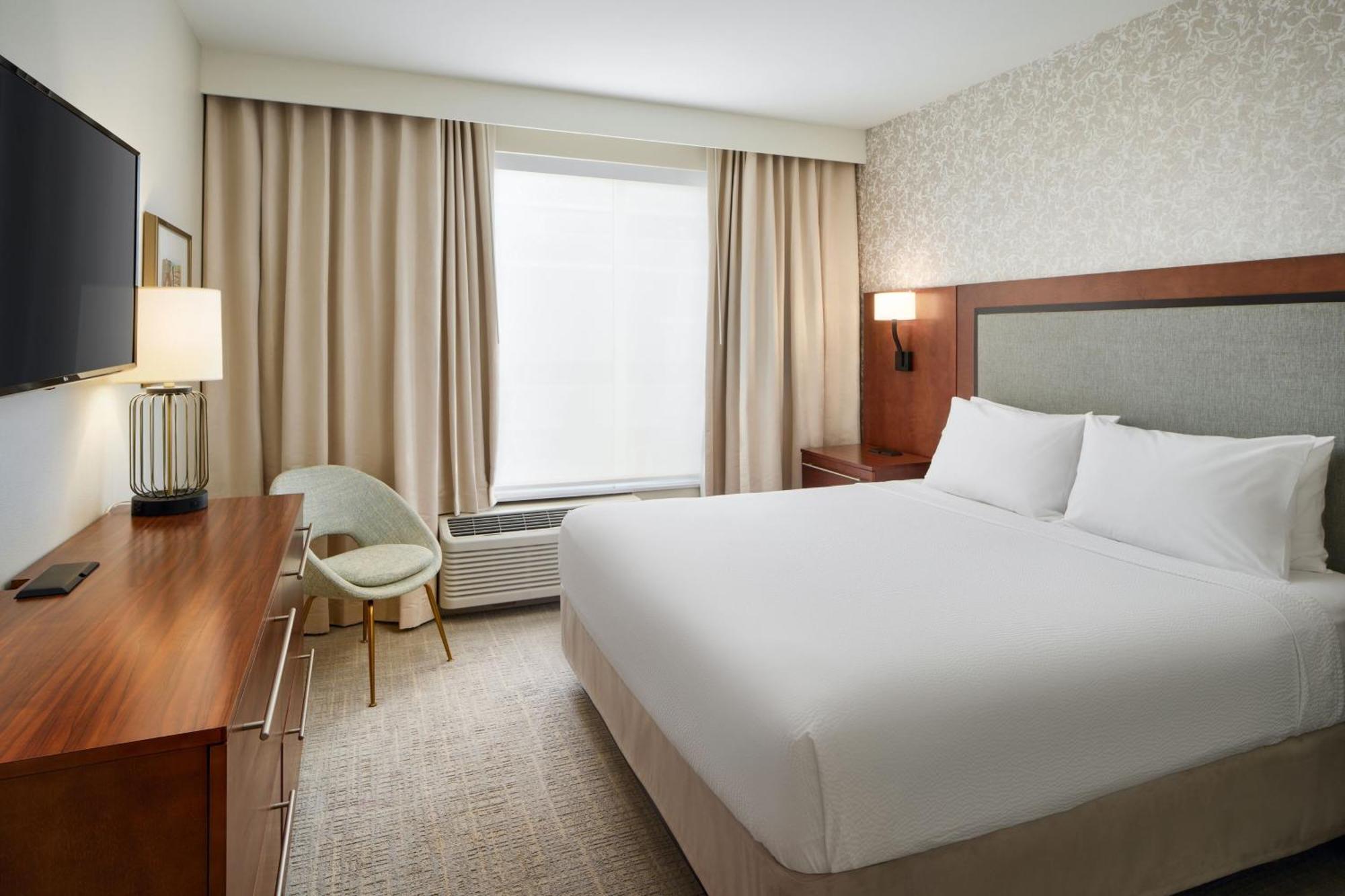 One-Bedroom King Suite with Sofa Bed - Hearing Accessible