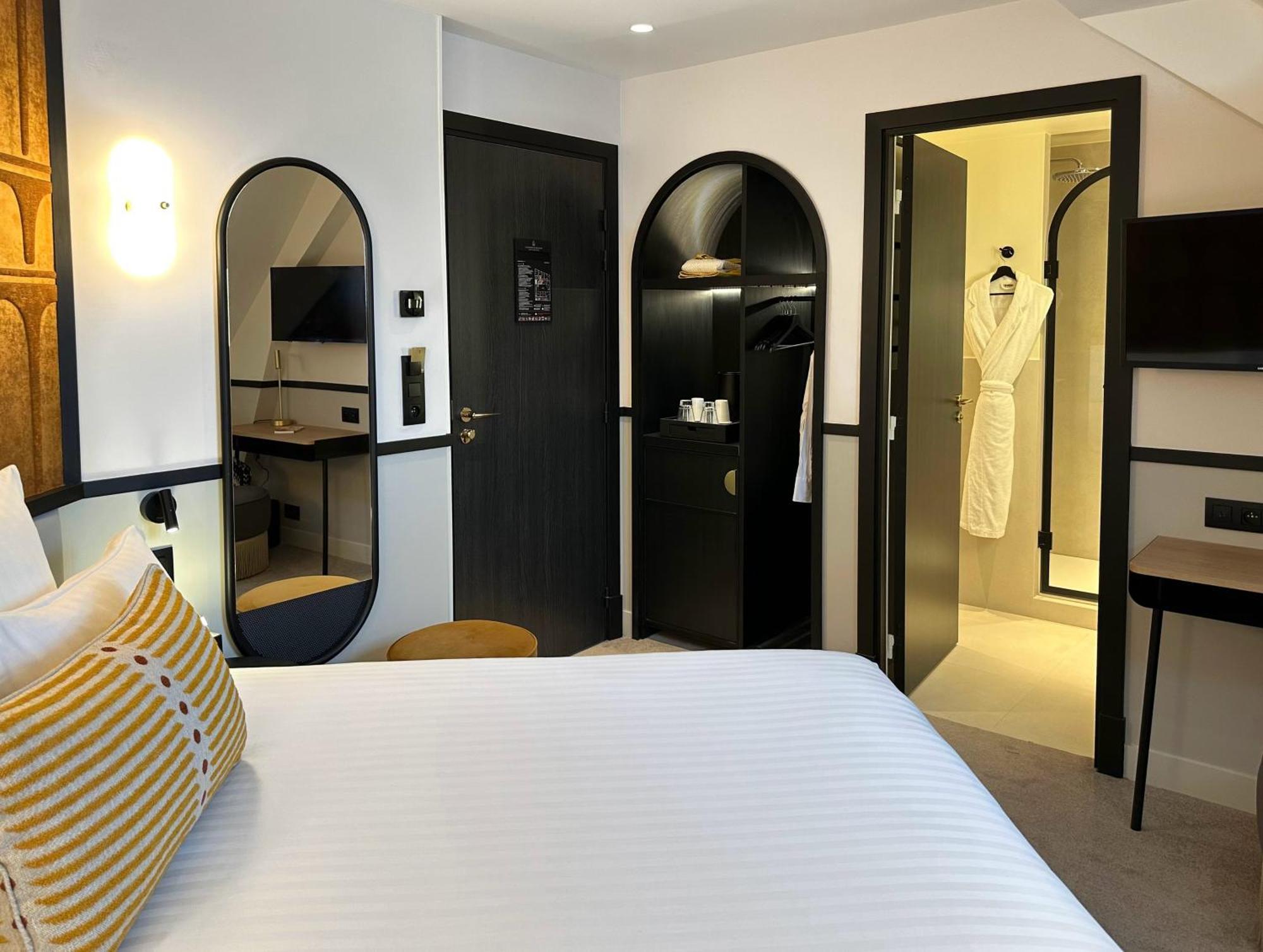 Single Room with Double Bed
