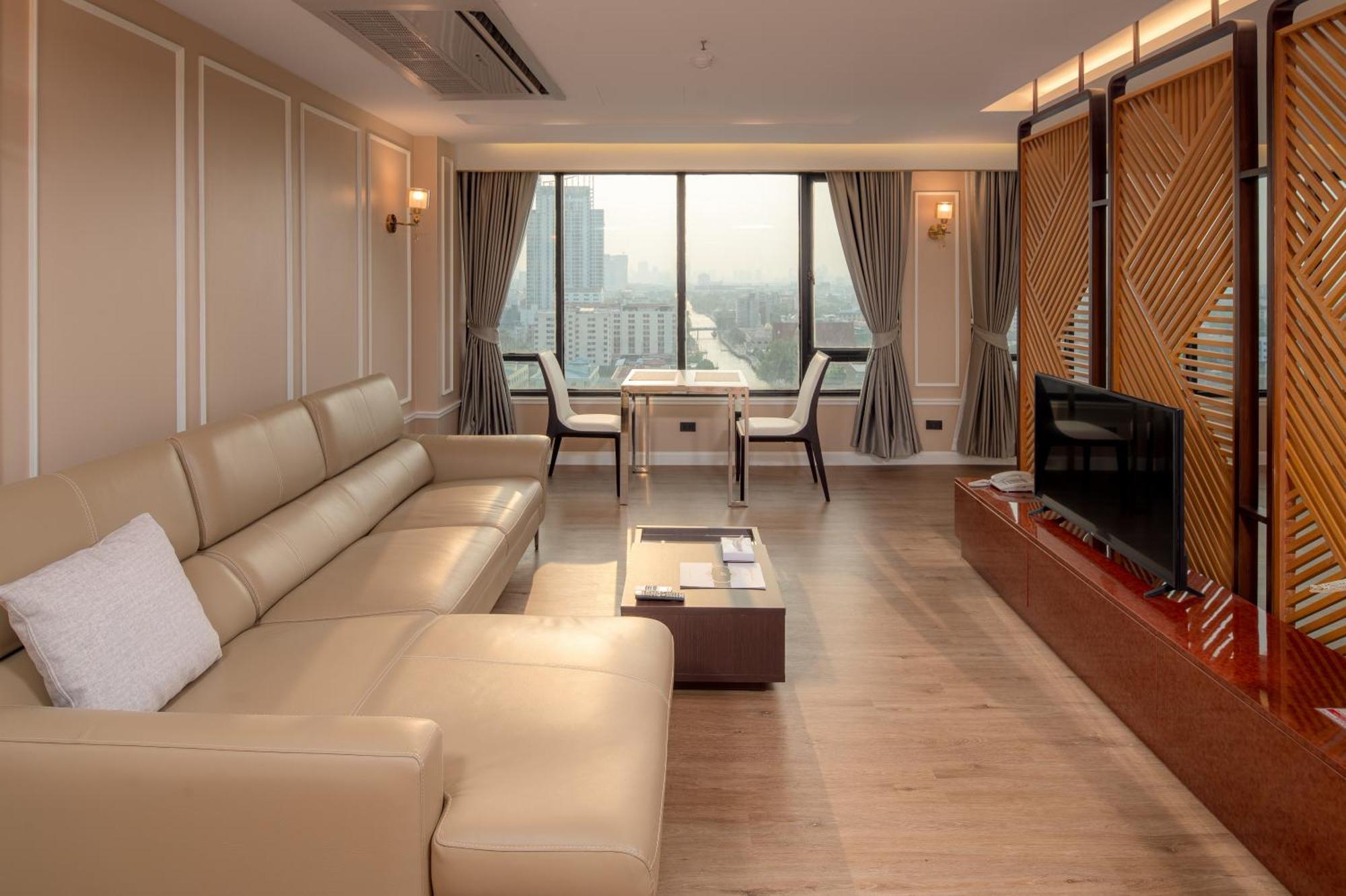 Suite with City View