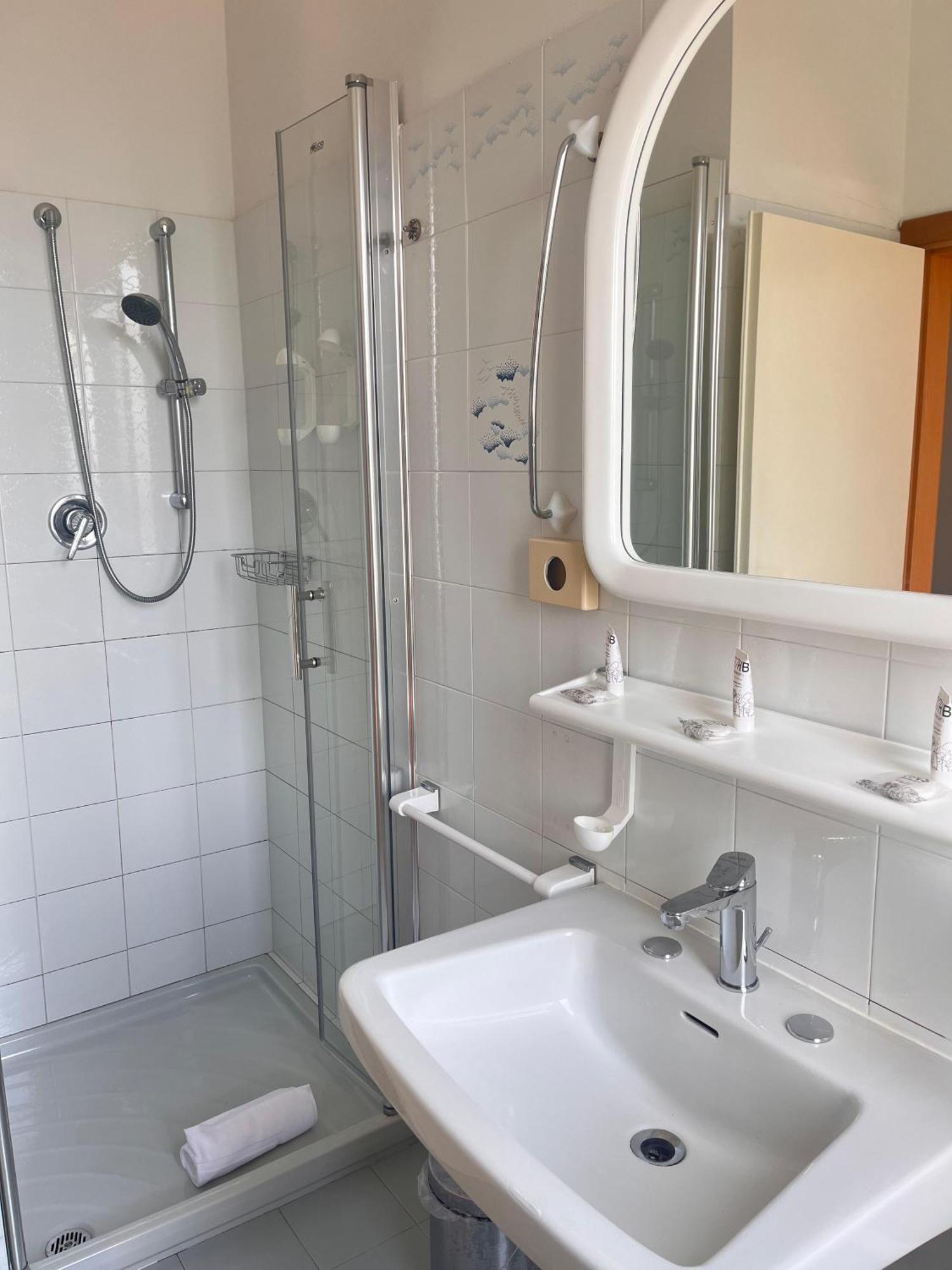 Connecting Rooms 4Pax