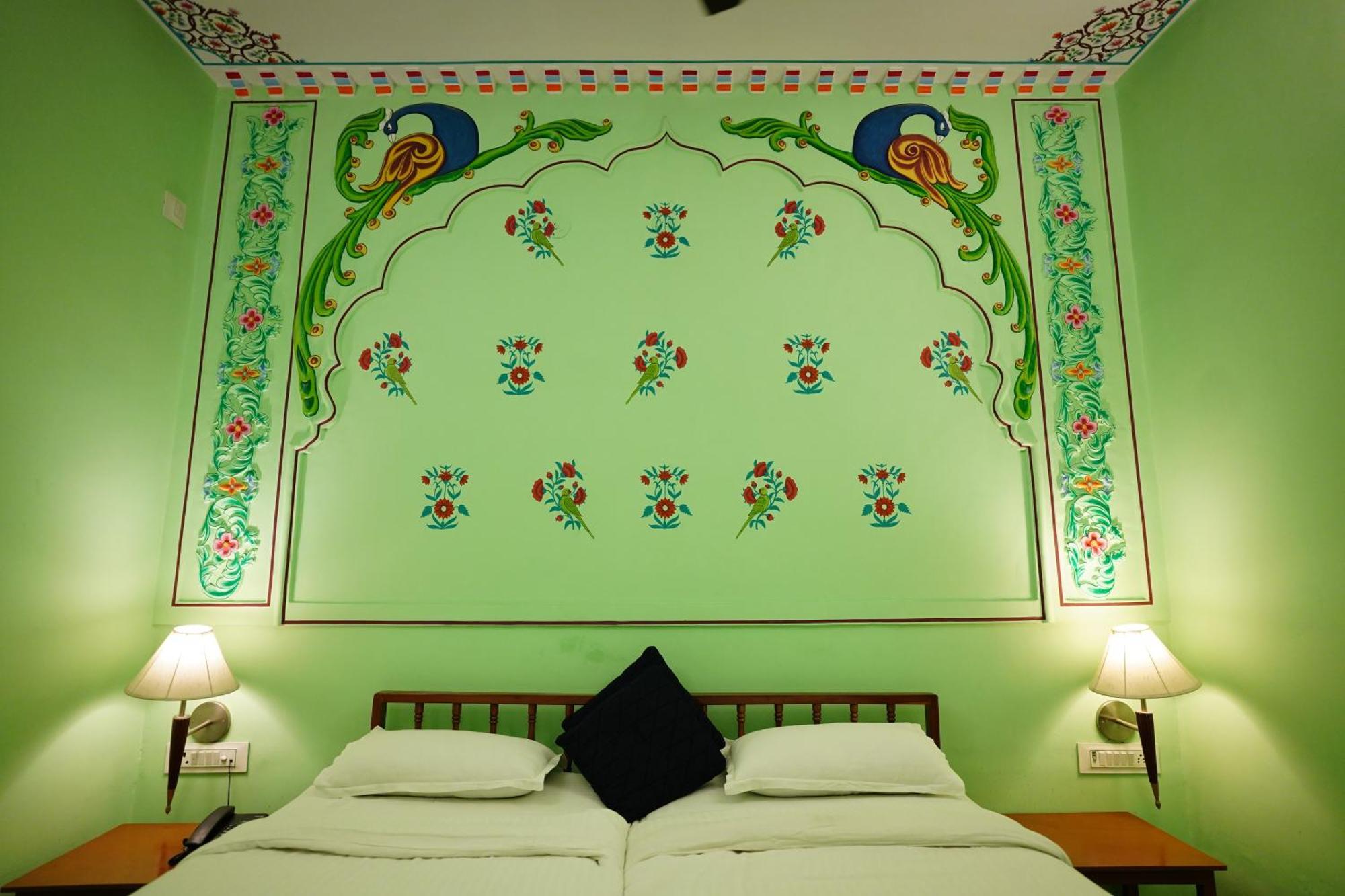Deluxe Room,1615395275:JPEG