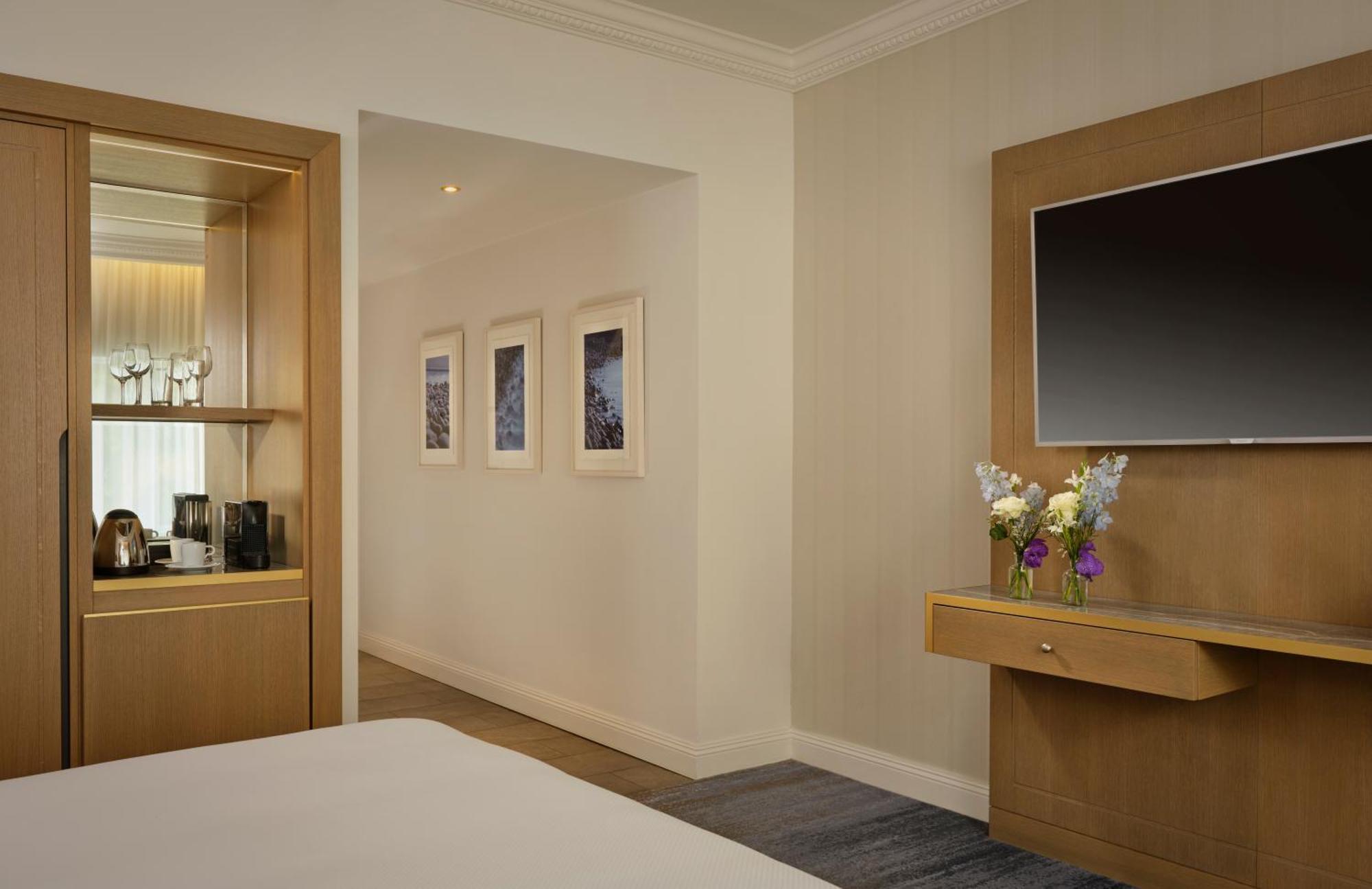Superior Heritage Deluxe King Room City View