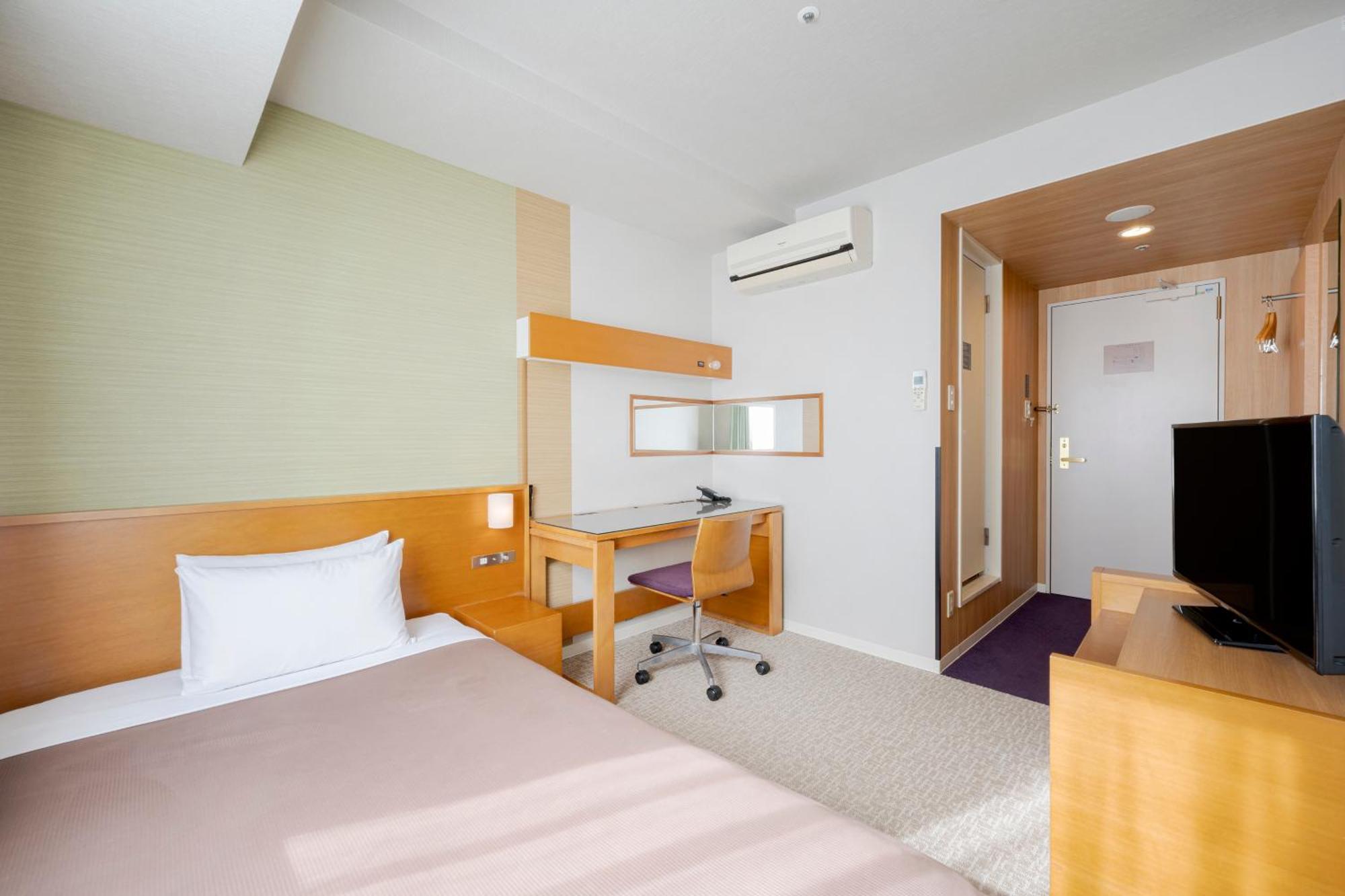 Compact Single Room - Non-Smoking