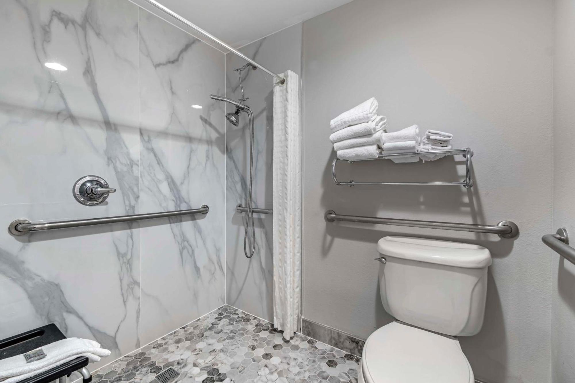 Queen Room with Two Queen Beds and Bath Tub - Disability Access