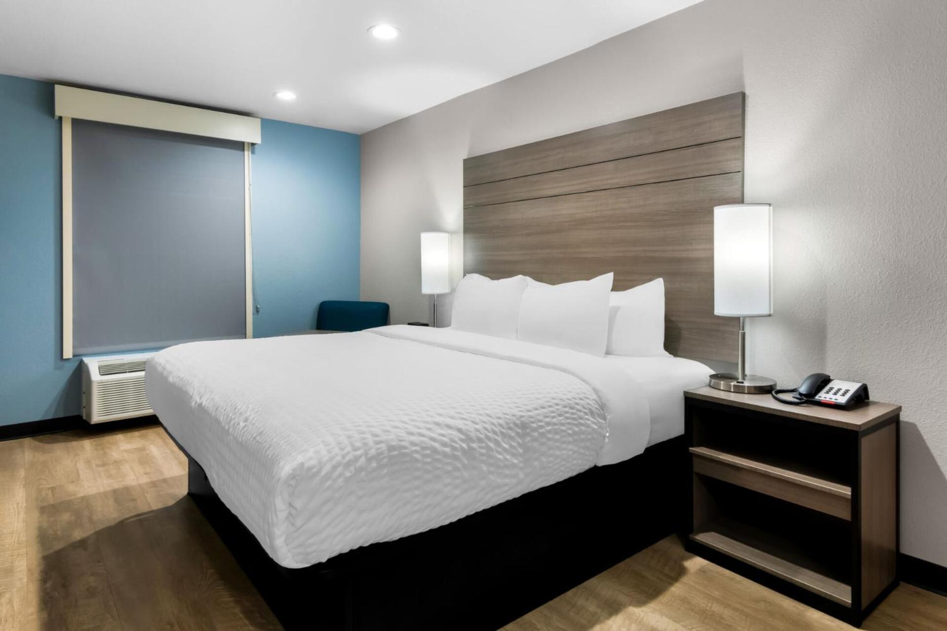 King Room - Disability Access/Non Smoking/Interior Hall