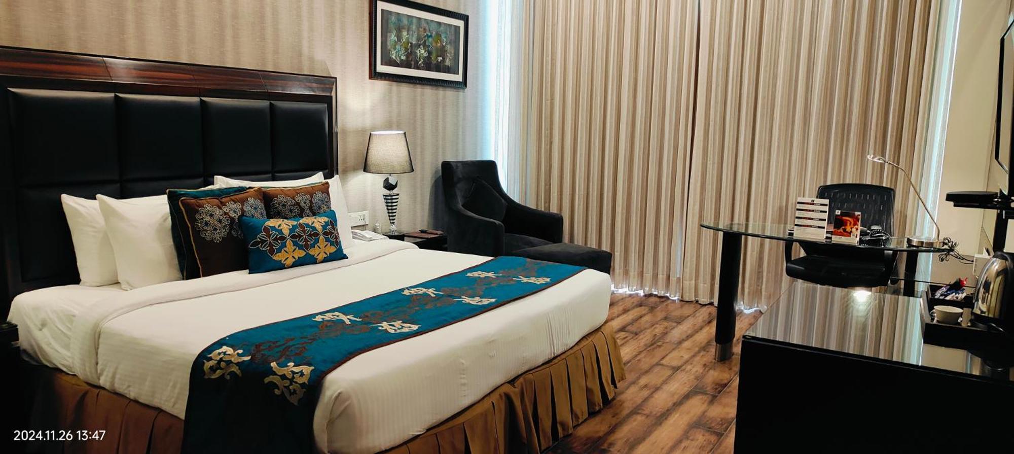 Deluxe Room,1627216480:JPEG