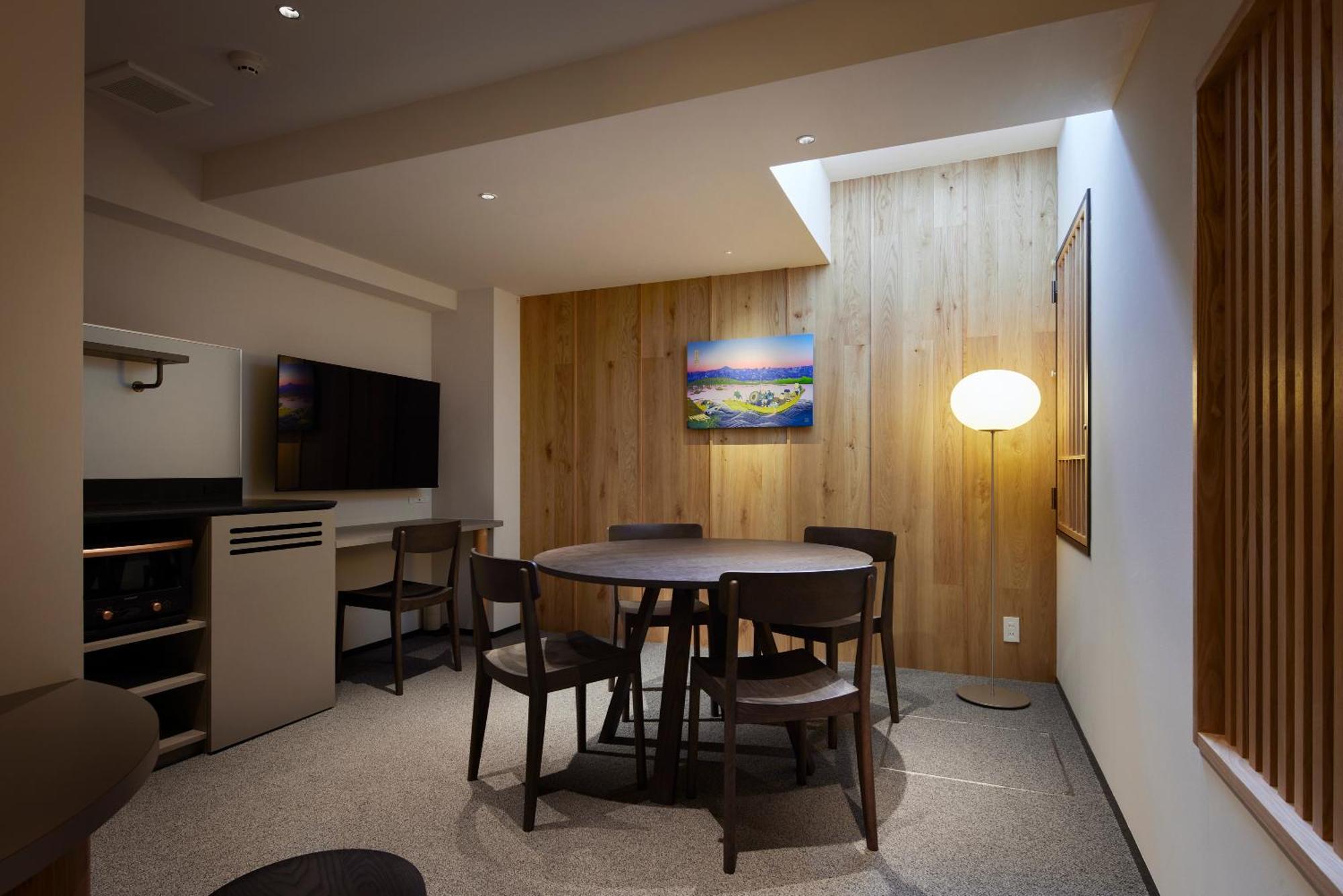 Deluxe Suite 3 Beds B1F