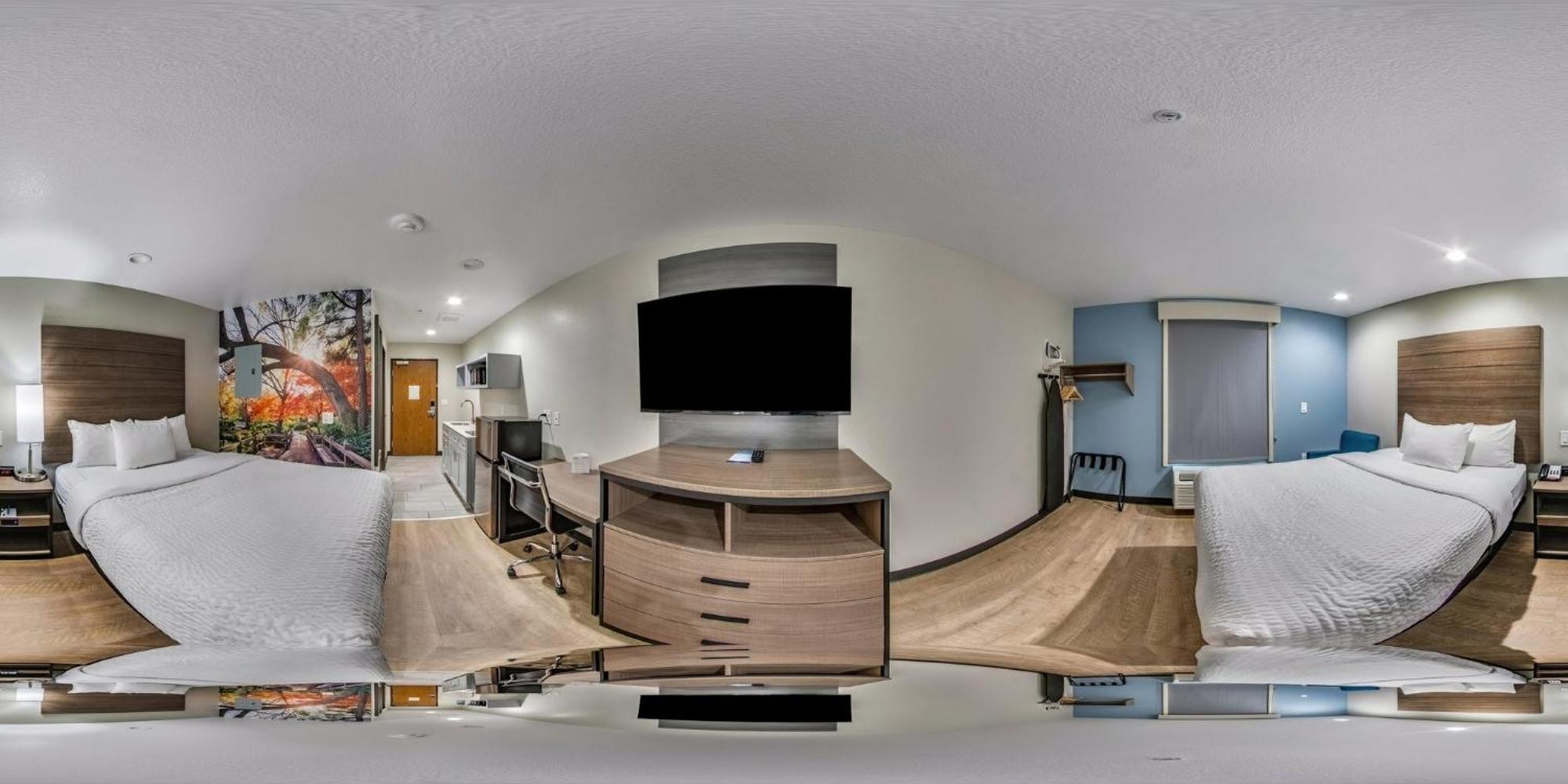 Efficiency Quadruple Room with Two Queen Beds - Non Smoking/Interior Hall