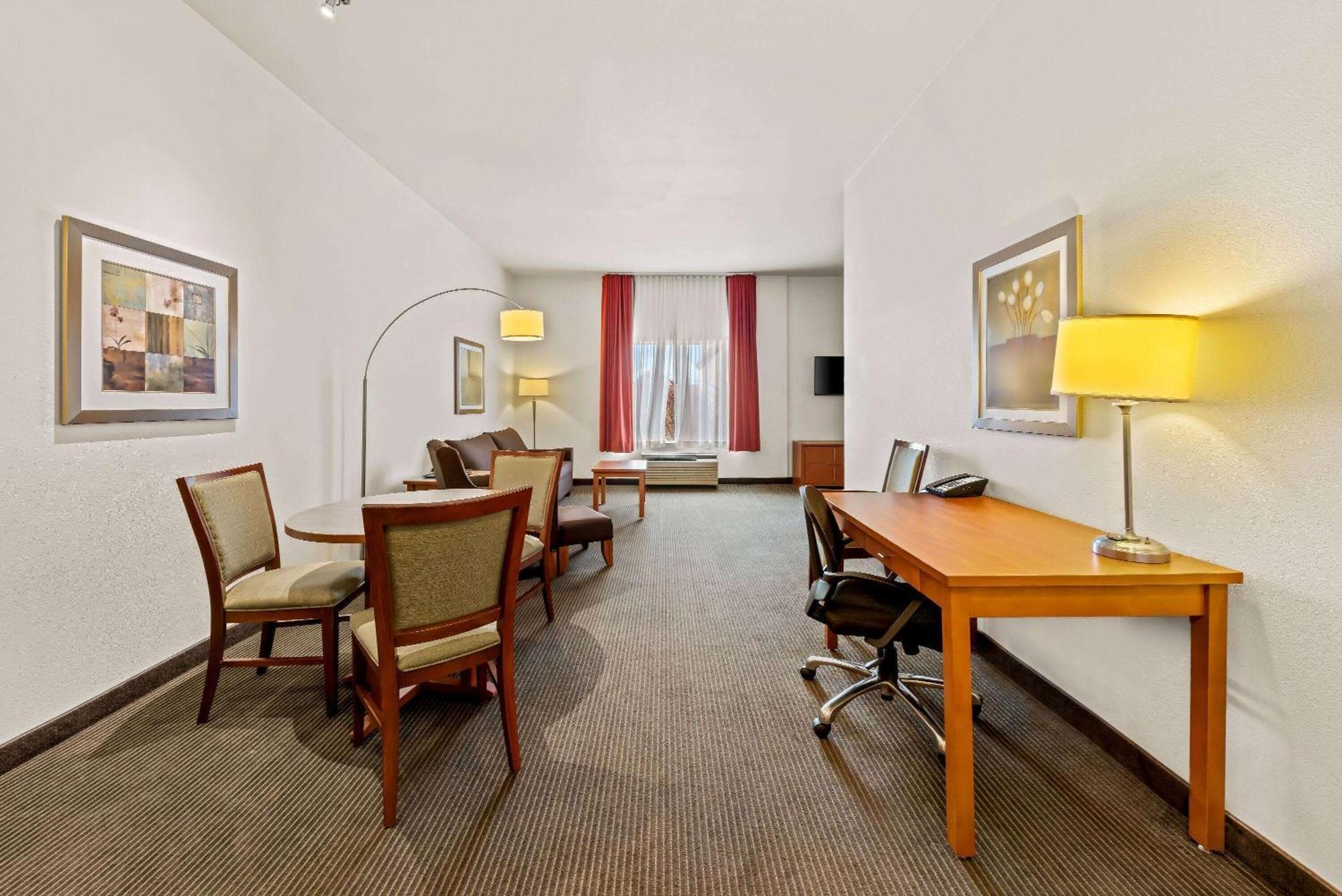 Jetted Tub Suite, King Bed, Kitchenette, Non Smoking