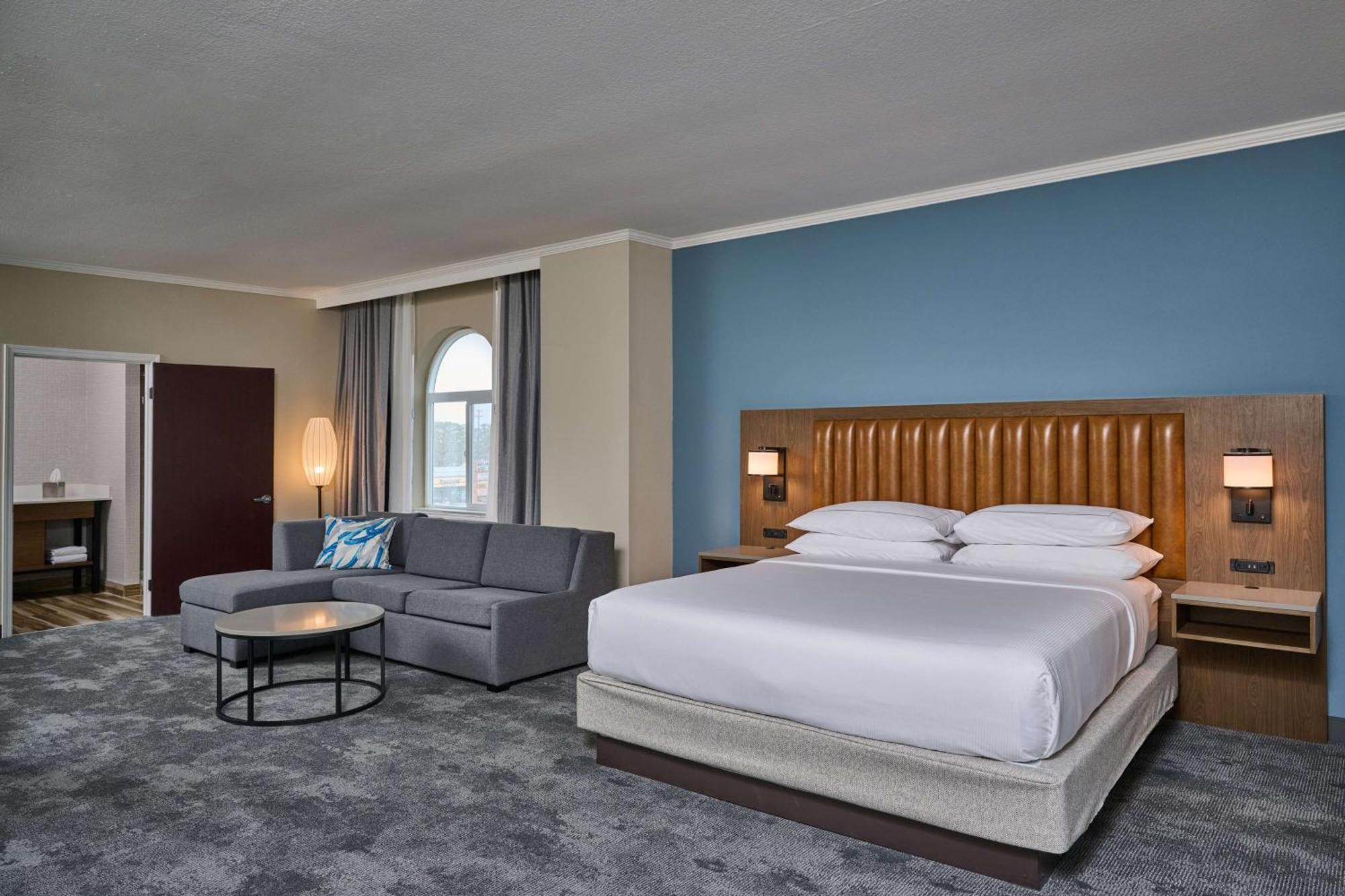 Junior King Suite with Seating Area