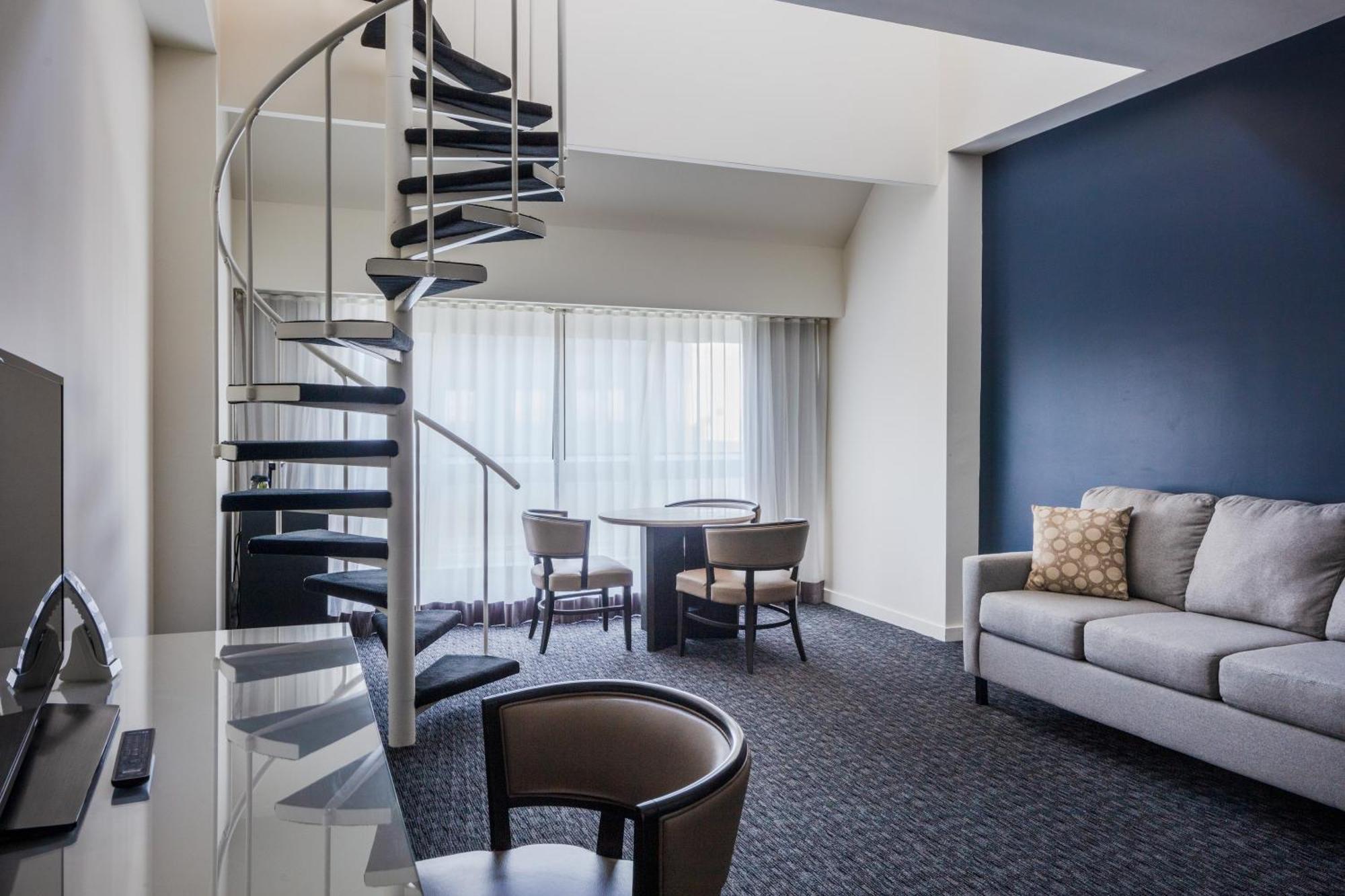 Duplex One-Bedroom Queen Suite