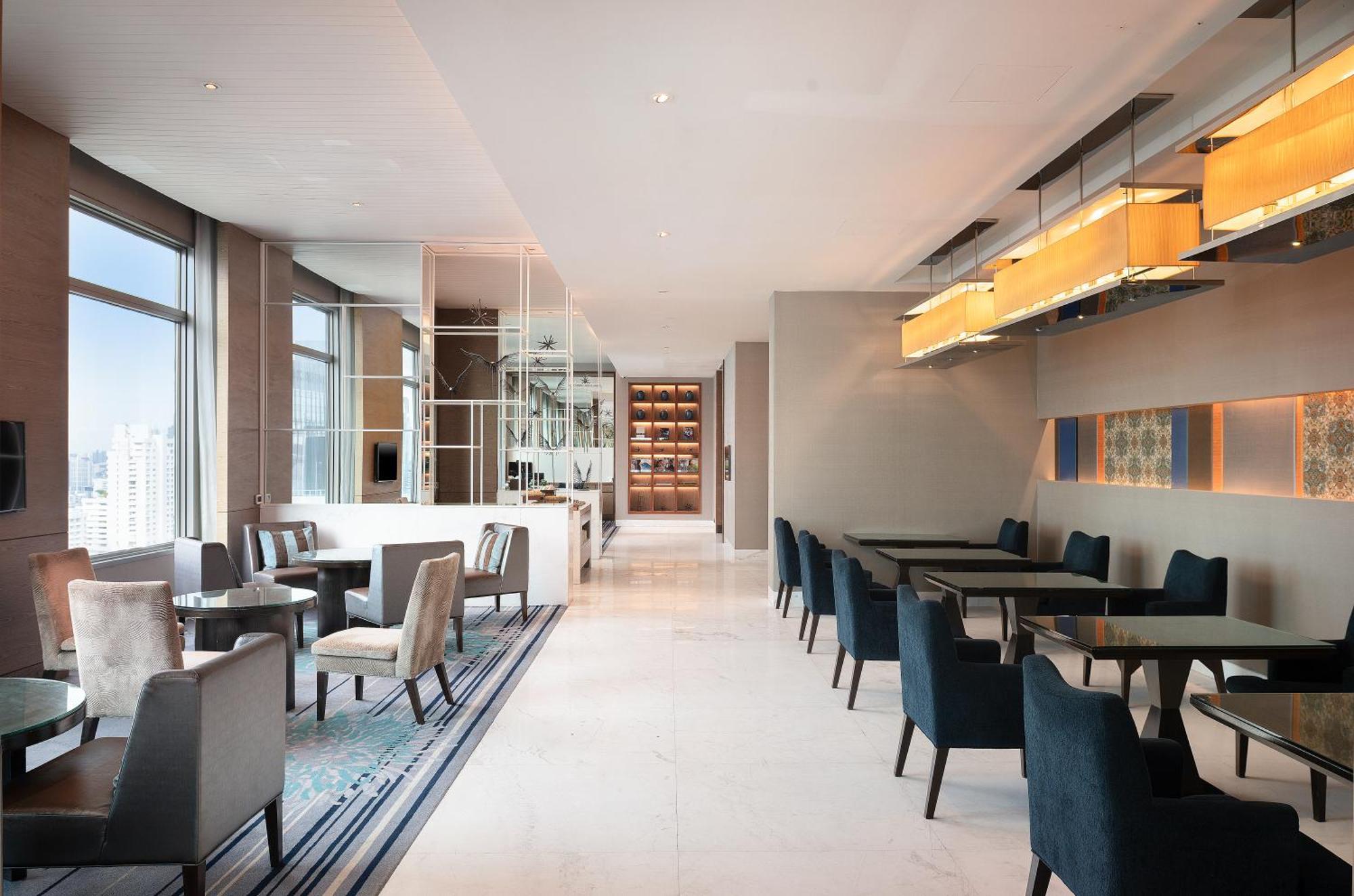 Junior Suite with Lounge Access