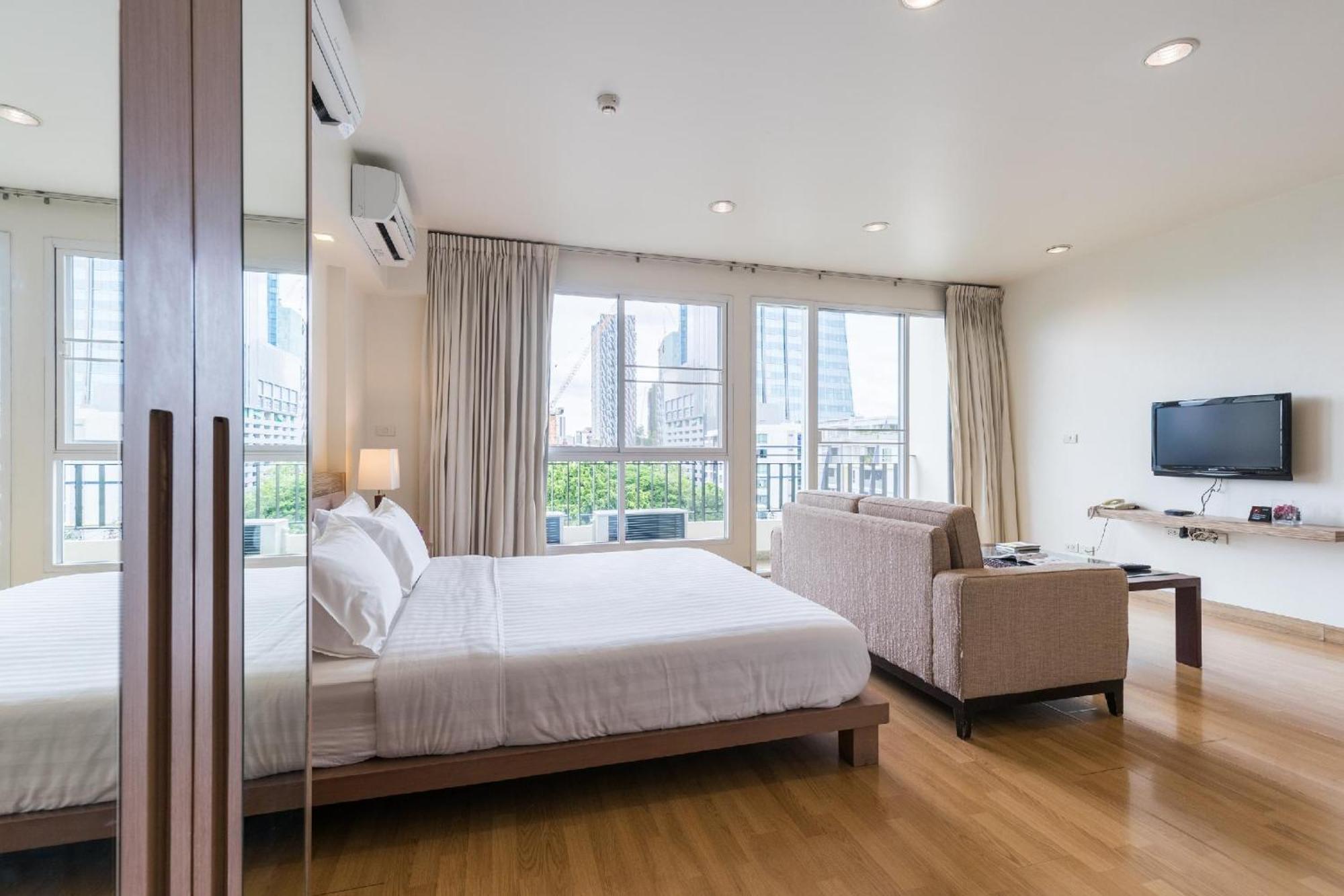 Studio with Balcony - Non-Smoking