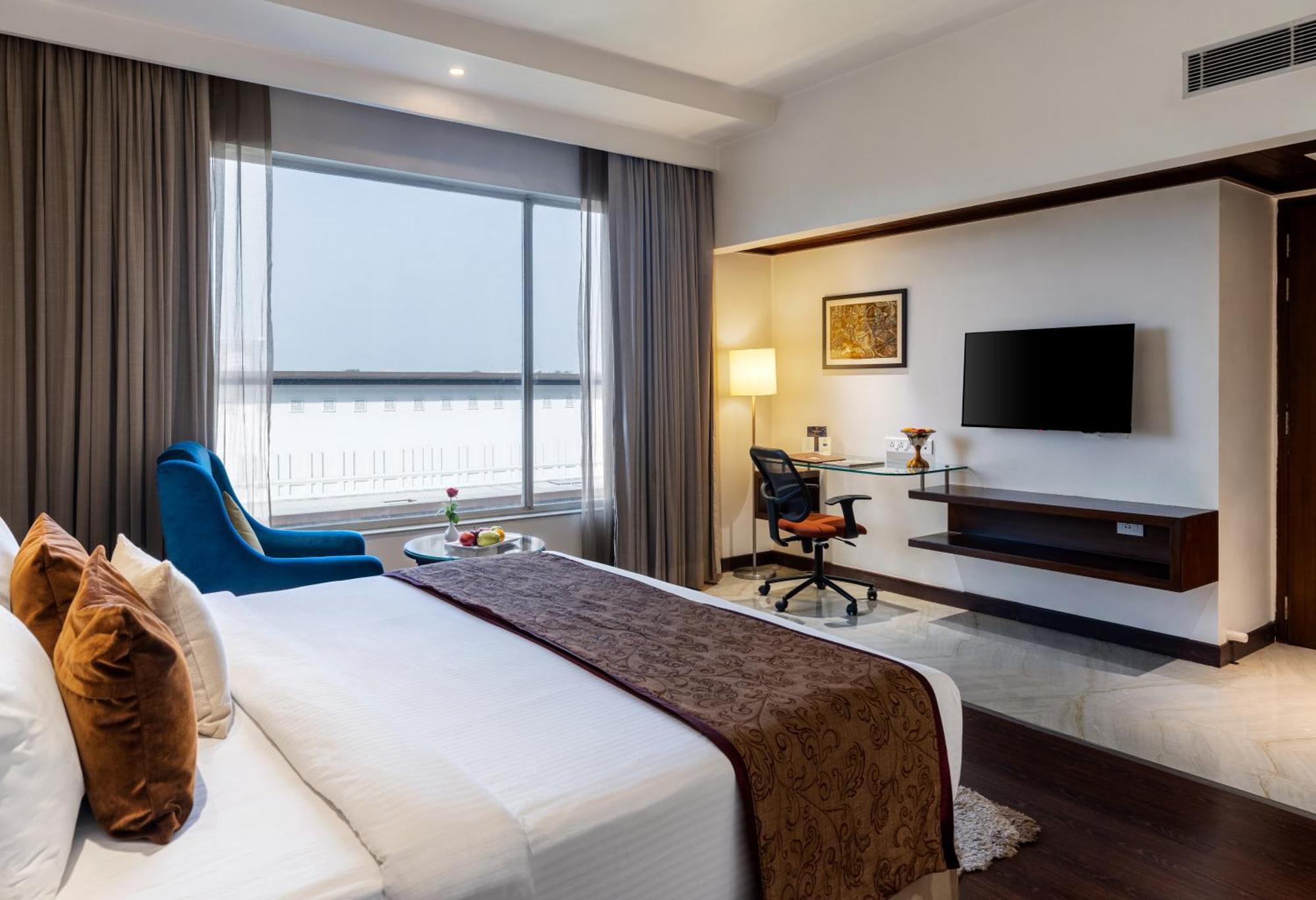 Executive Suite,1670730688:JPEG