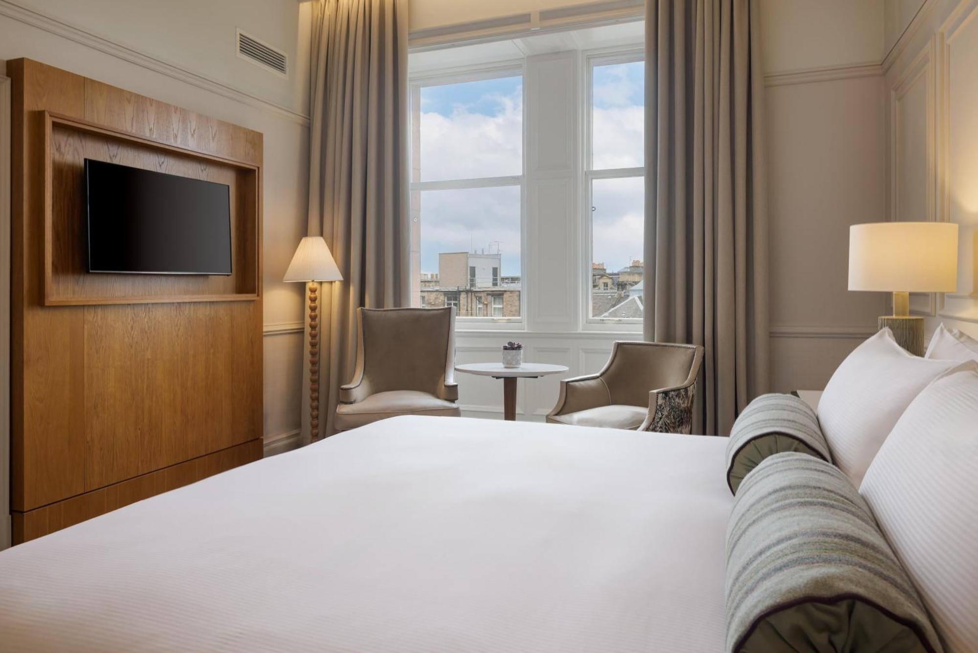 Deluxe Kamer met Kingsize Bed - Geschikt voor Gasten met een Lichamelijke Beperking