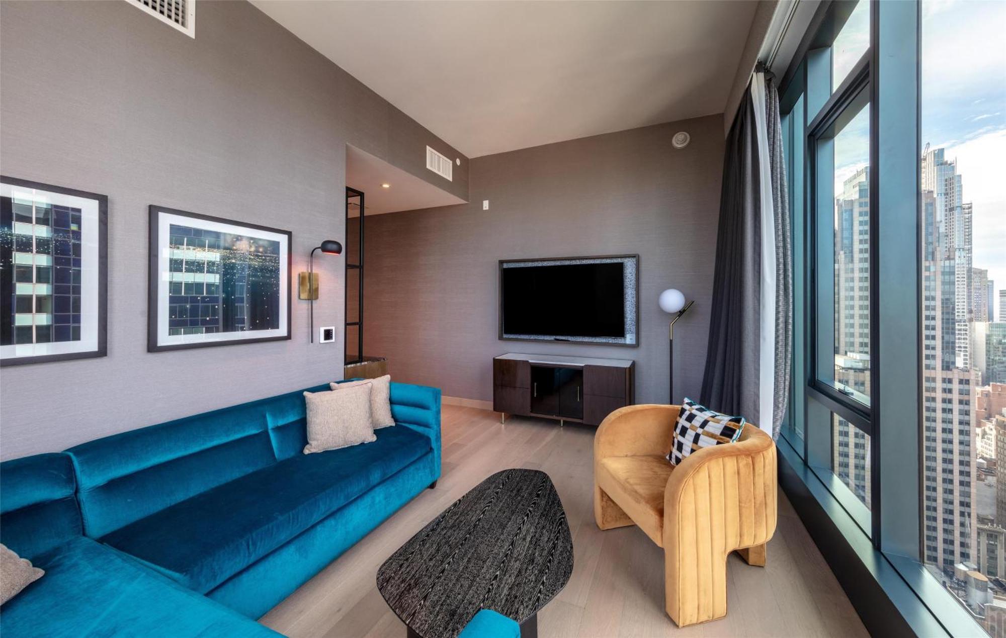 Corner King Suite Panoramic Square View