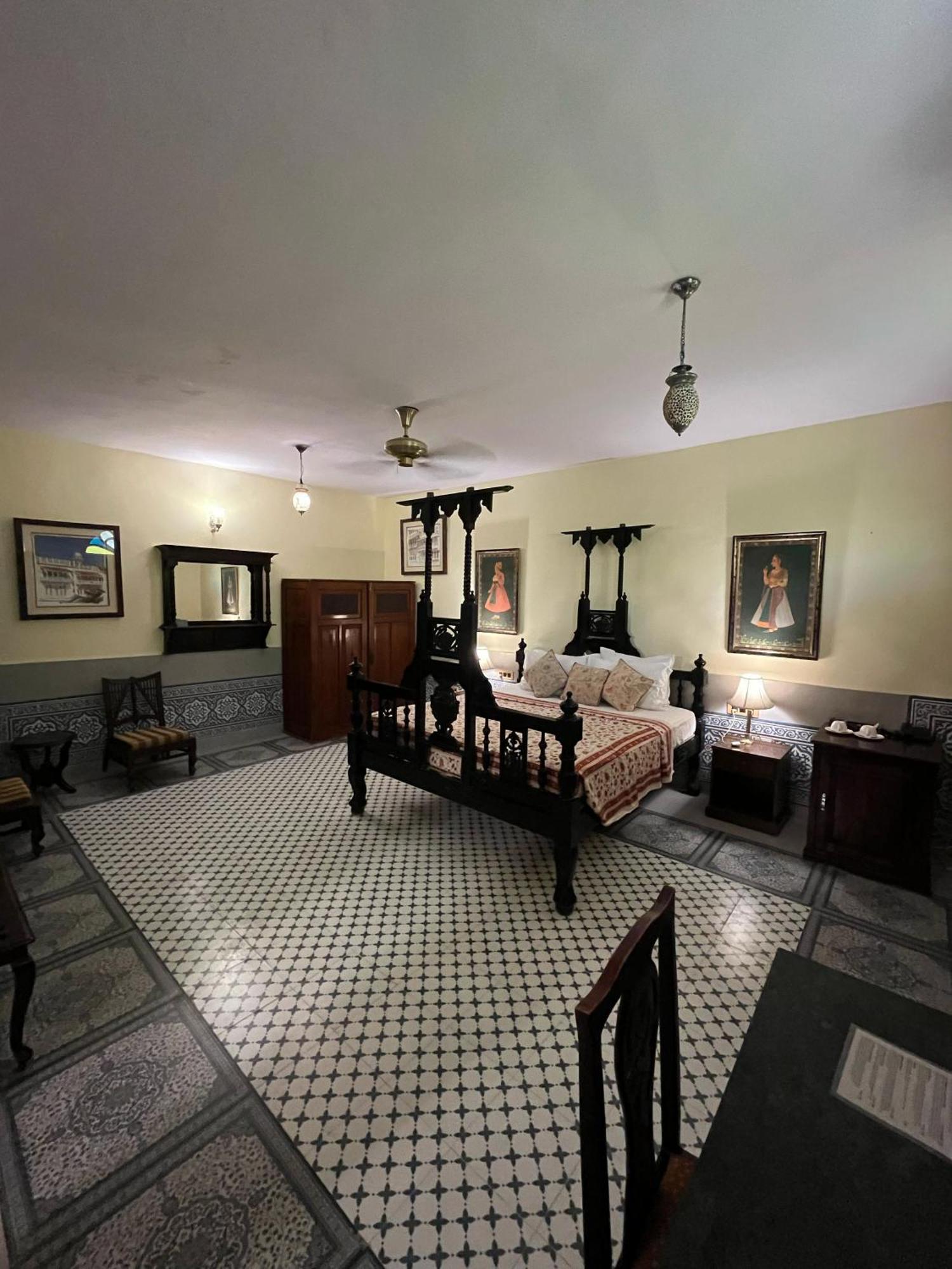 Banswara Premium Suite with Free Pick Up on Arrival from Airport + Private Tour of Bissau Palace