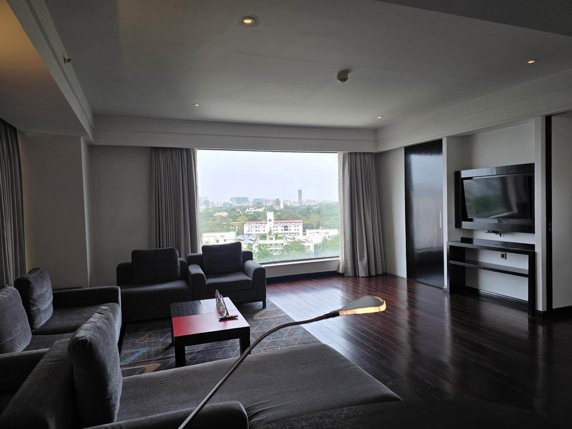 King Suite - Lounge Access