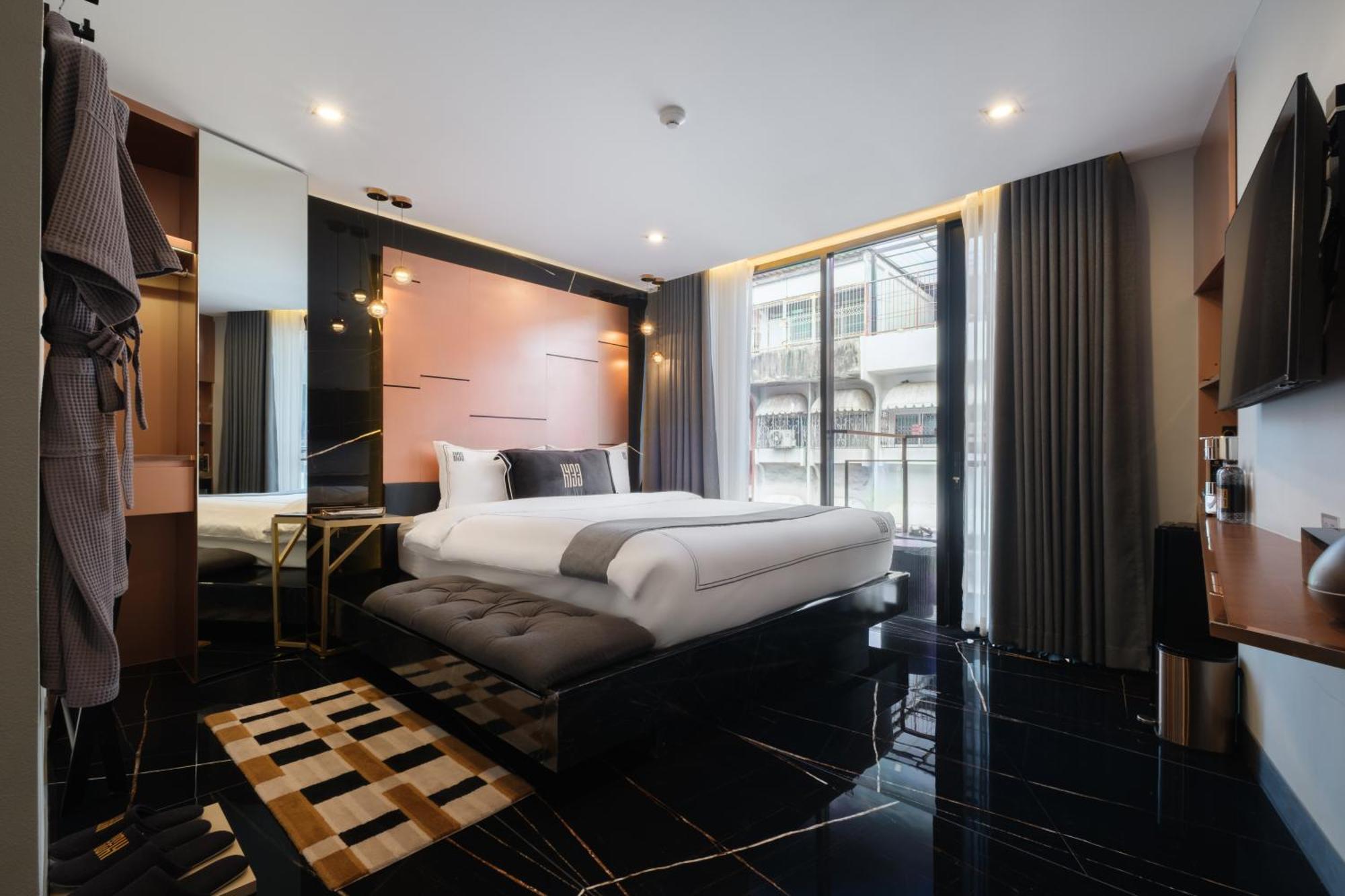 Executive Balcony Room