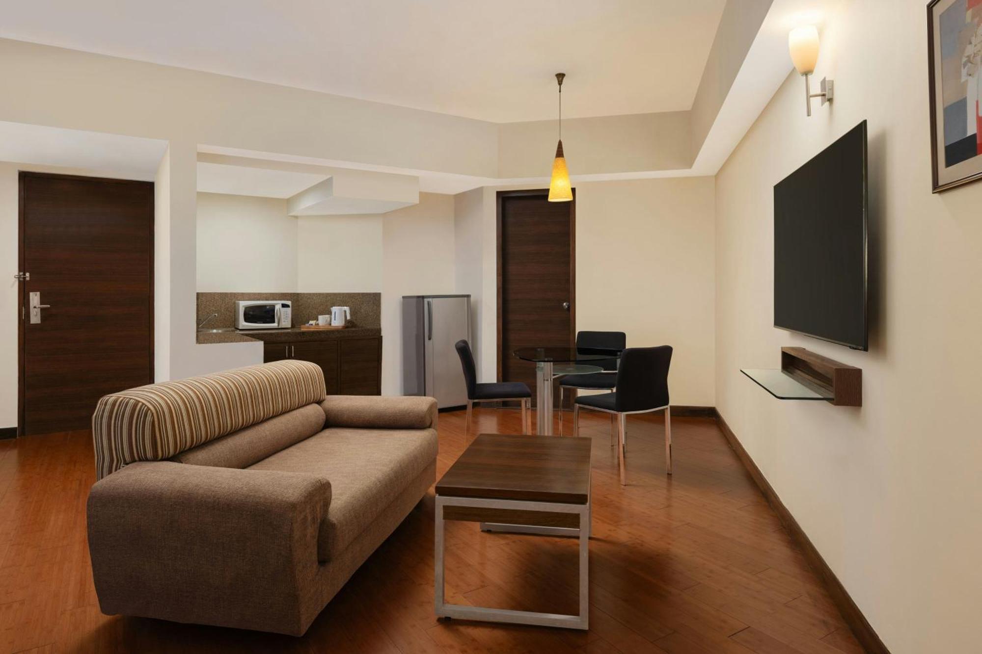 King Suite - Executive Lounge Access