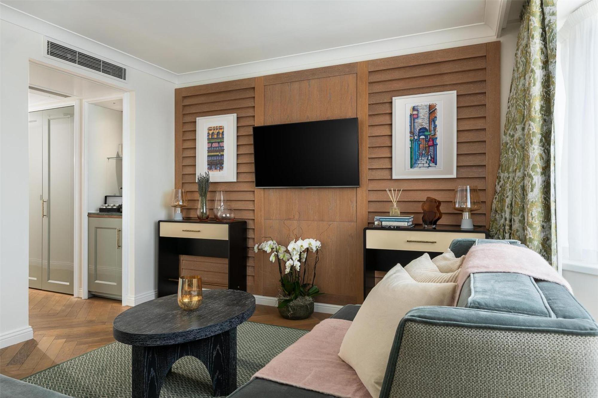 One-Bedroom King Suite