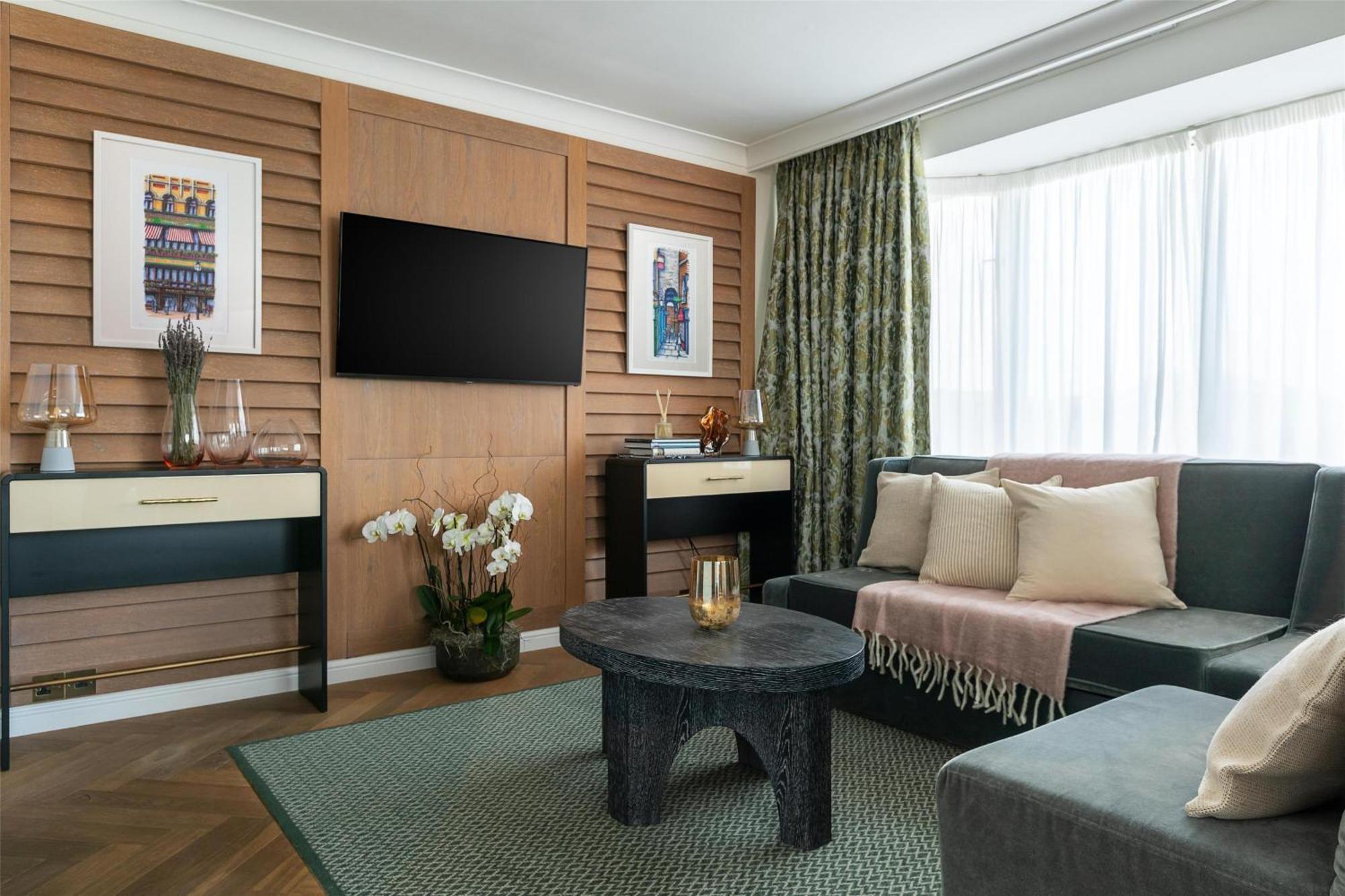 One-Bedroom King Suite