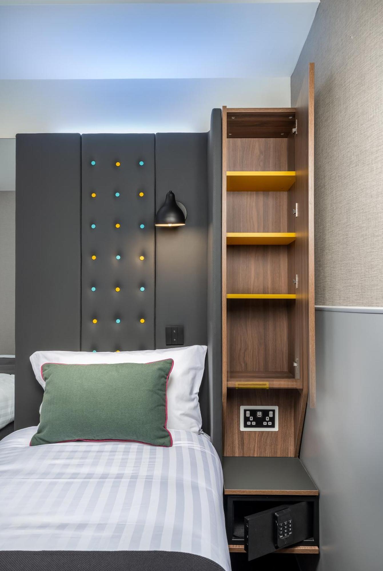 Comfy Twin Room Window