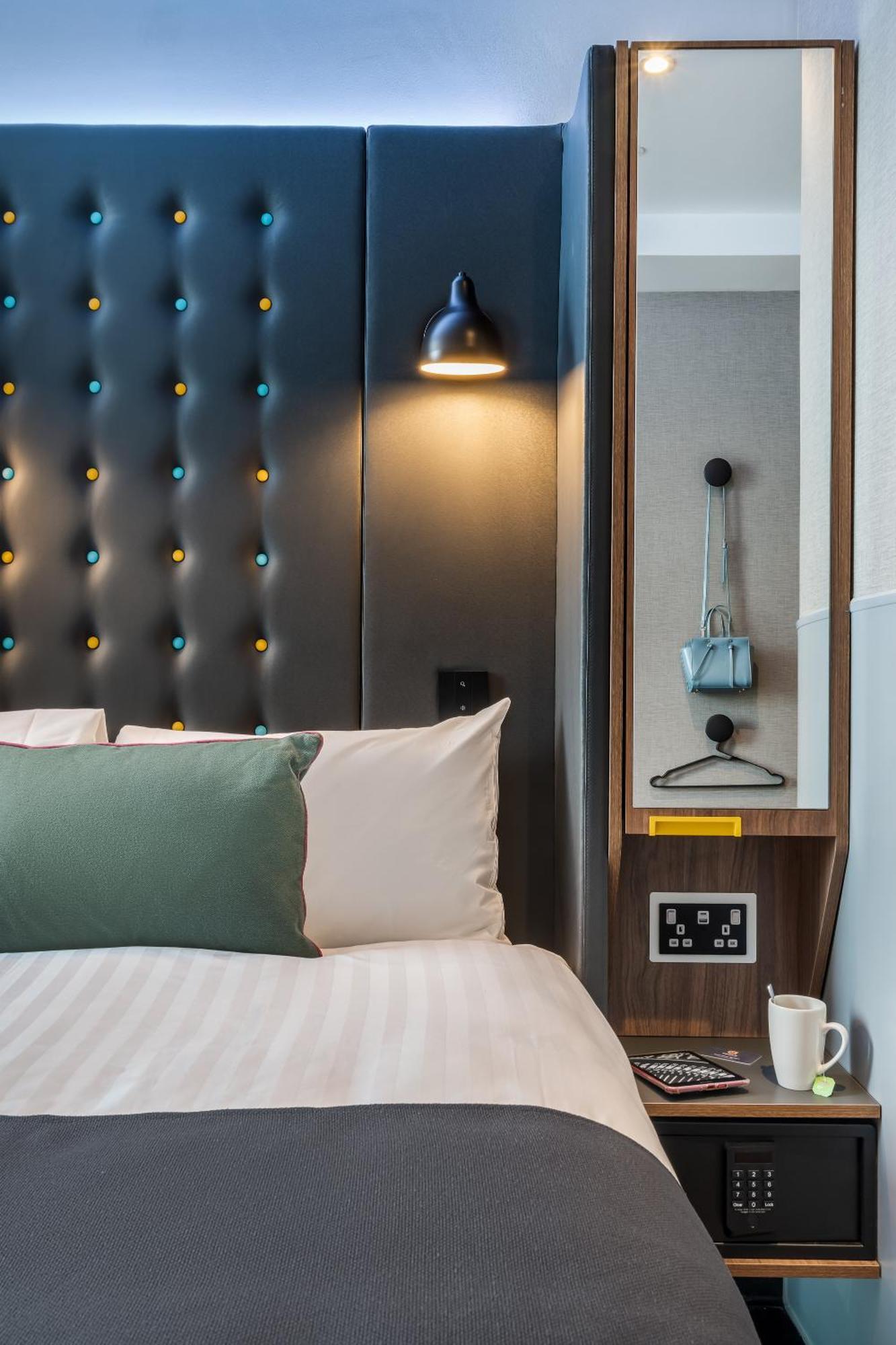 Comfy Double Room Window