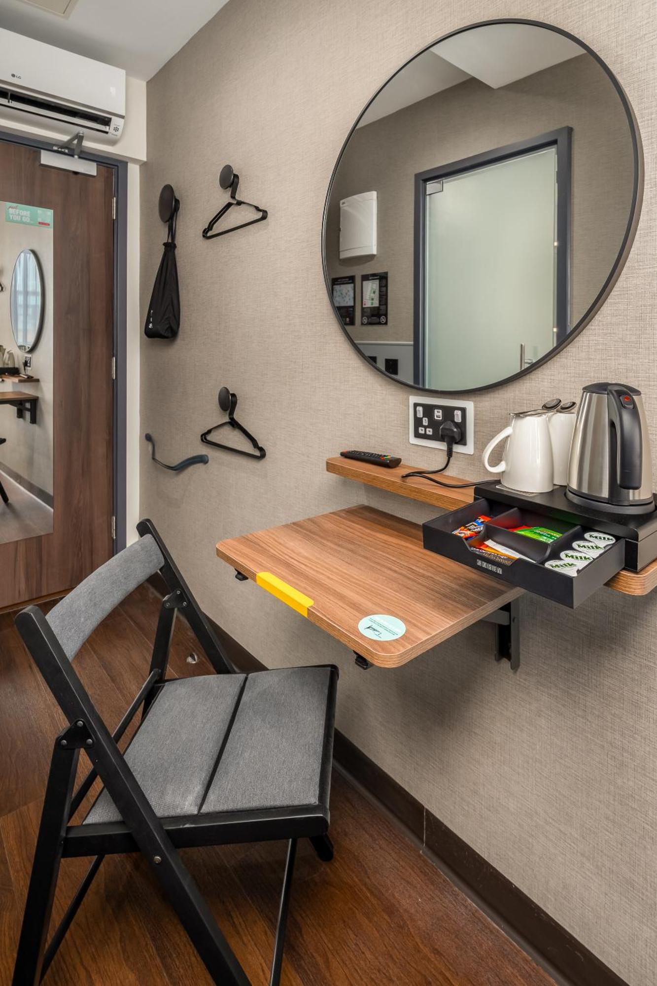Comfy Double Room Window