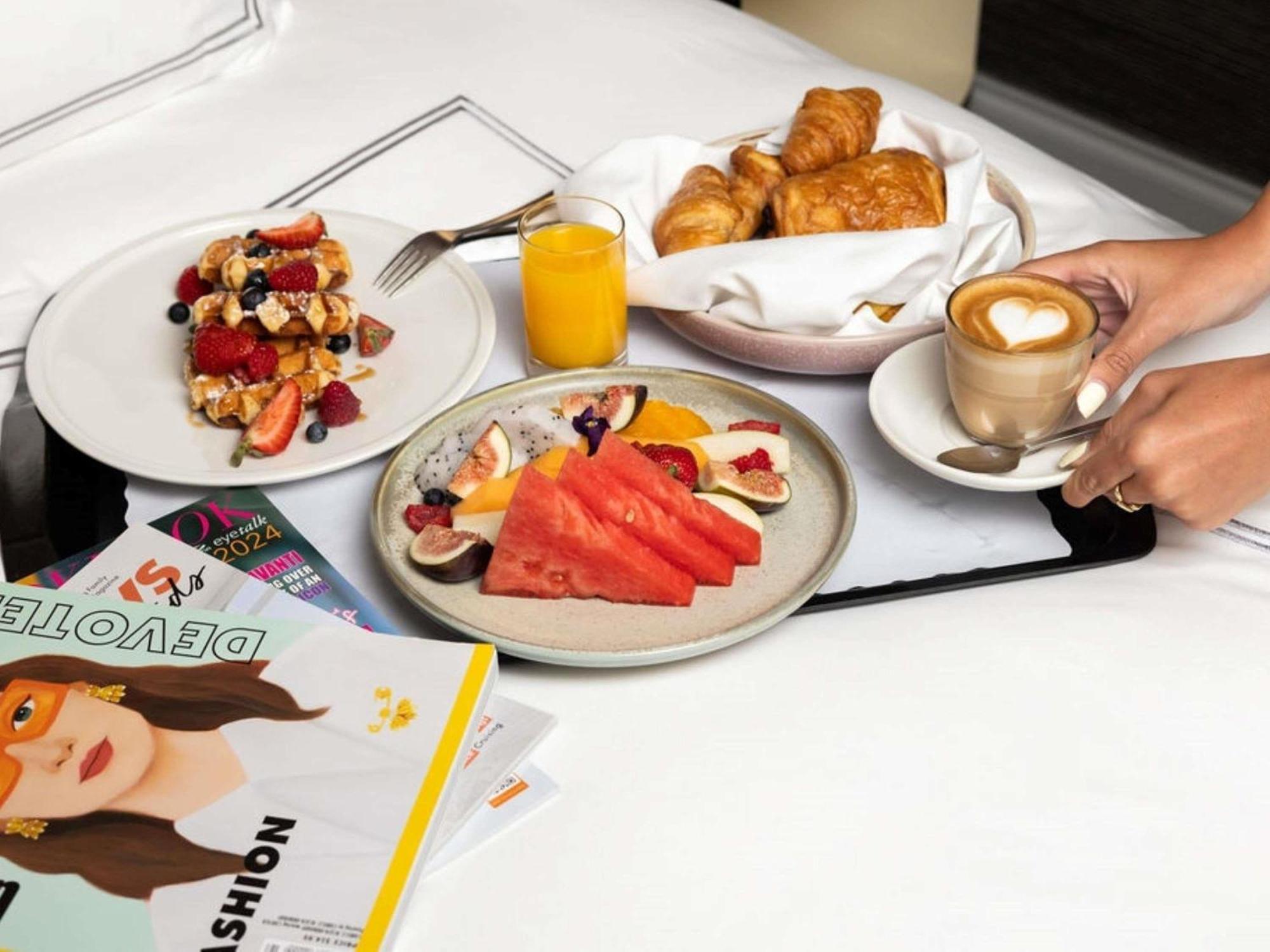 Swiss Executive King Room - High Floor - Club Access,1729980160:JPEG