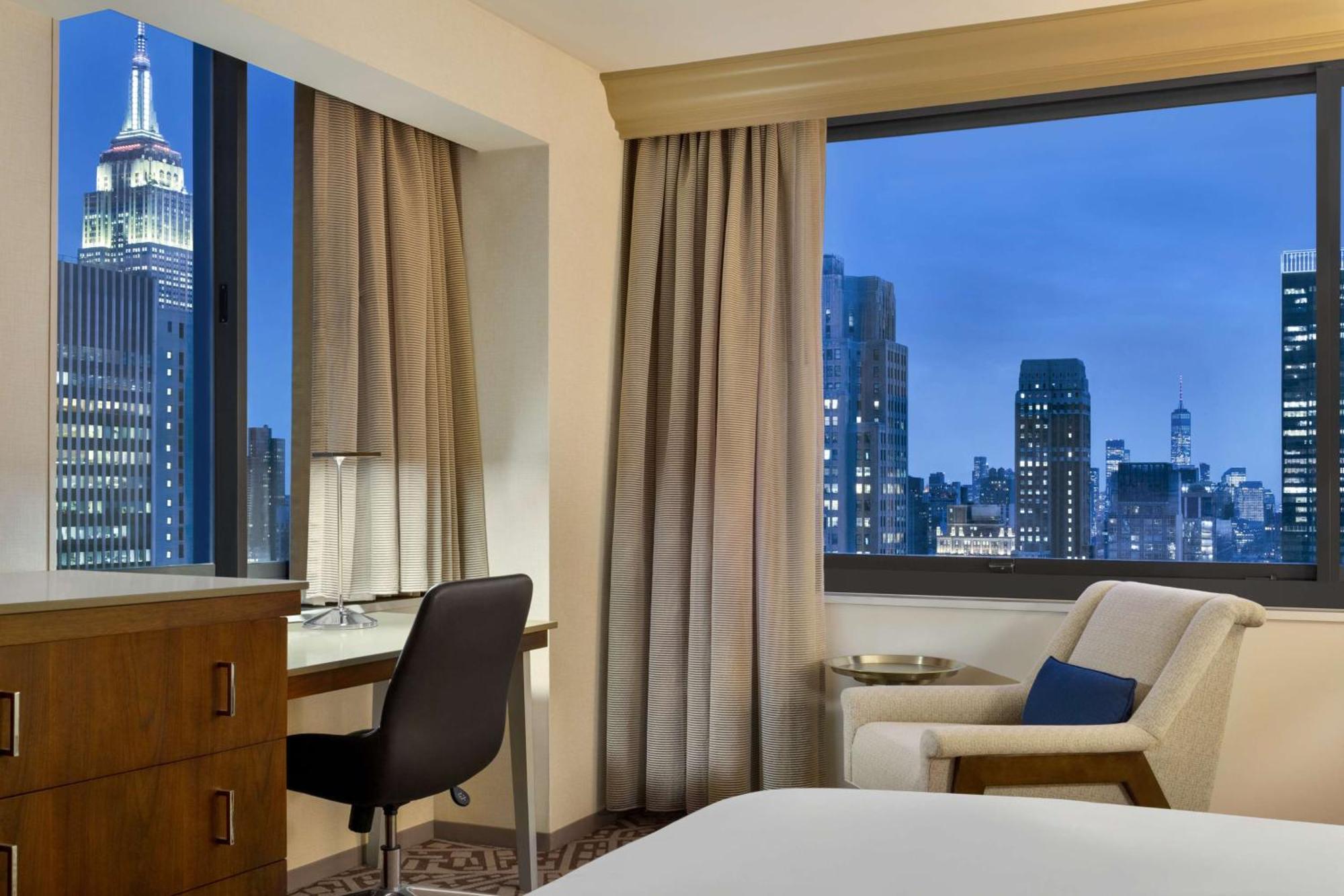 Corner King Room Street View High Floor