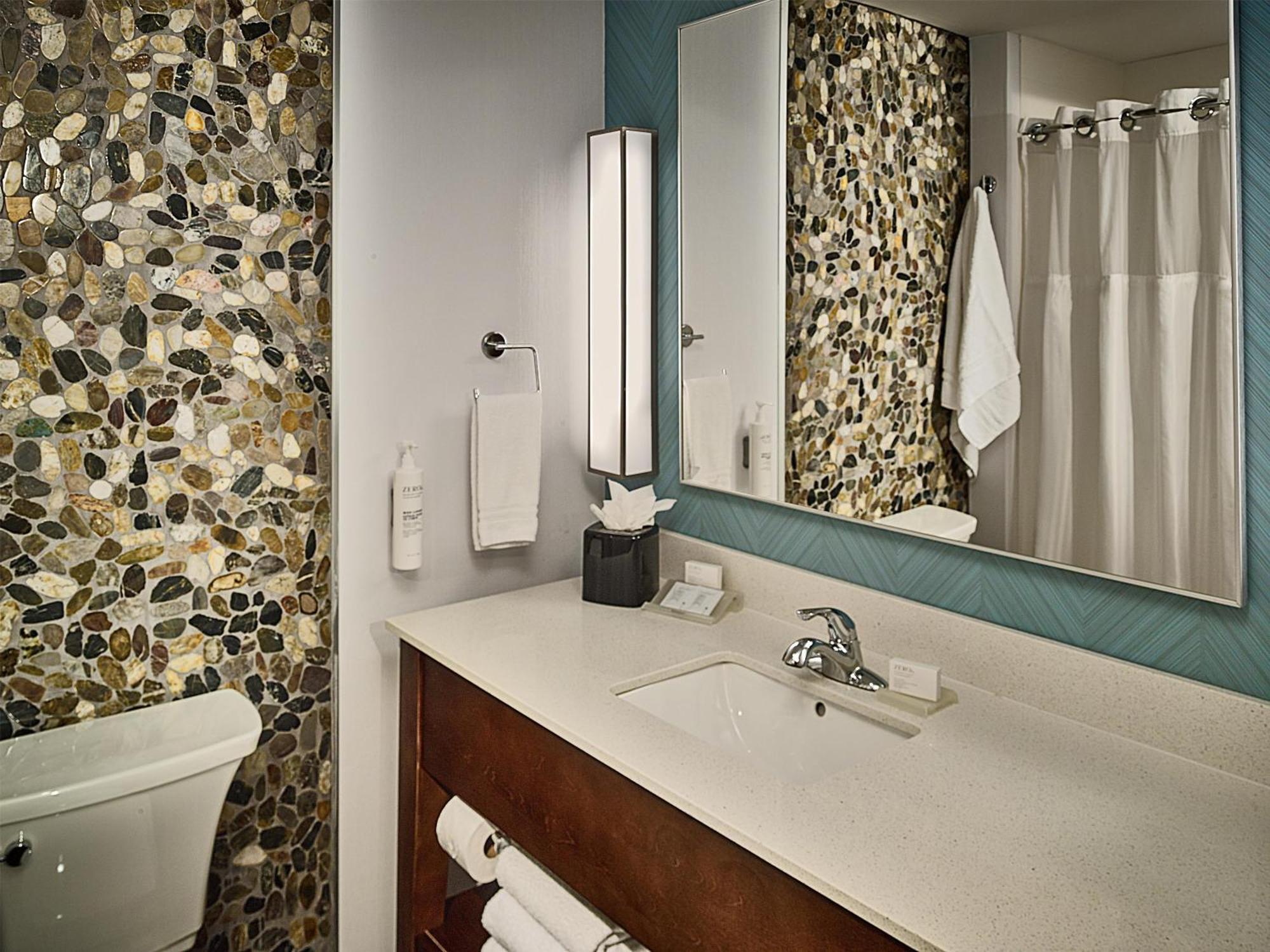 Deluxe King Room with Fireplace and balcony