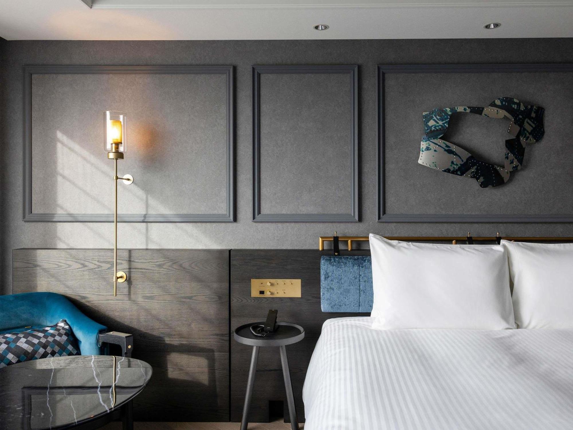 Privilege Room with One King Bed and Bathtub - Non Smoking