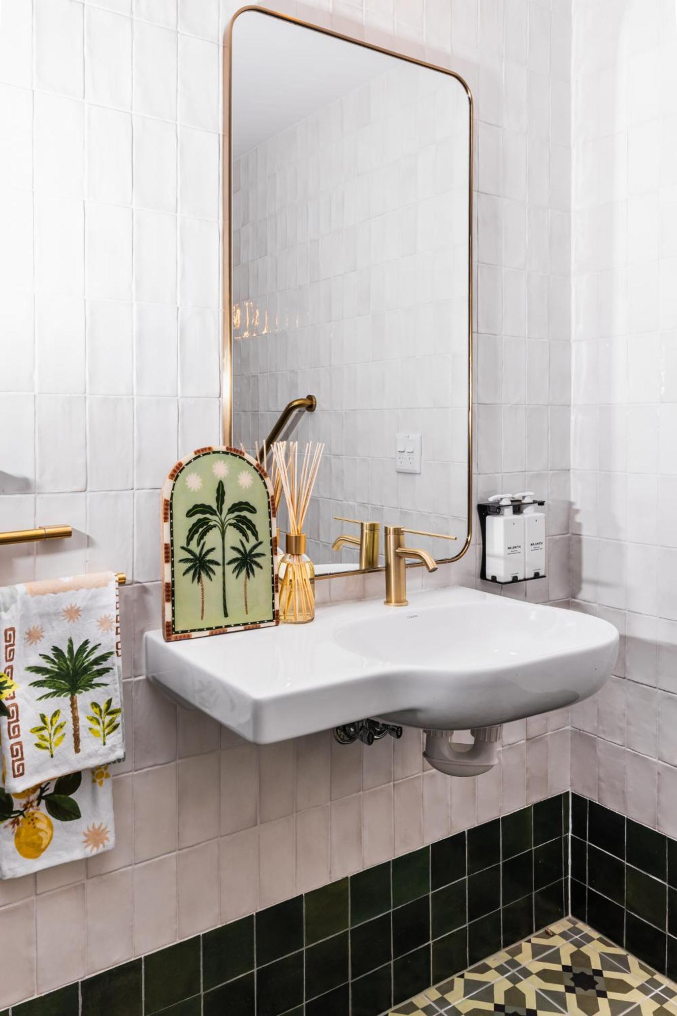 Kurrajong Suite with Free Wifi,1740736034:JPEG