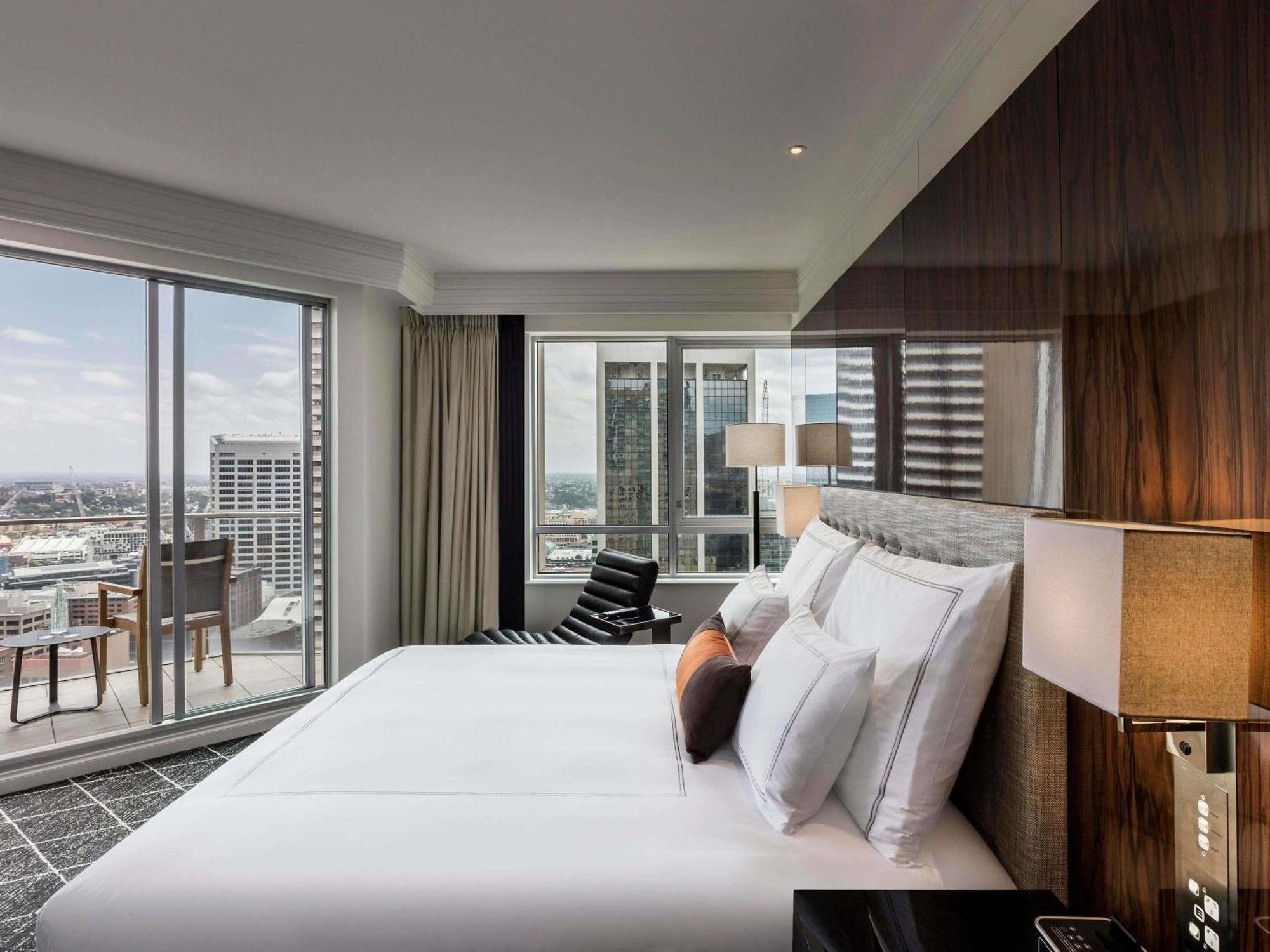 Signature Skyline Balcony Room - High Floor - Club Access