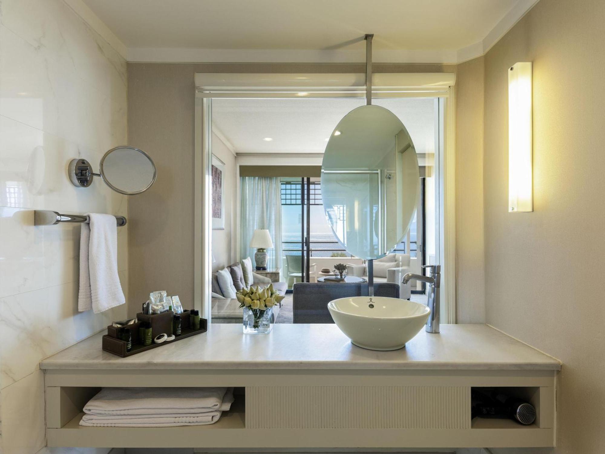 Standaard Kamer met Kingsize bed en Zijdelings Uitzicht op Zee