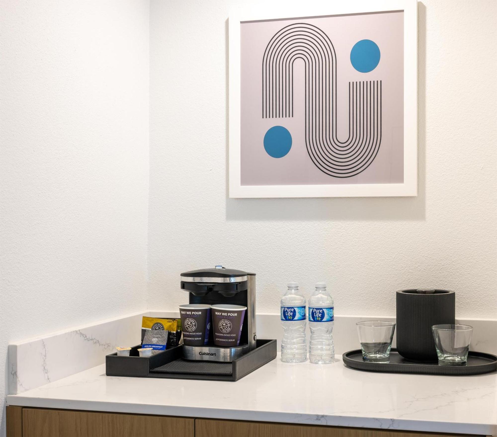 One-Bedroom Suite Two Queen Beds Mountain View